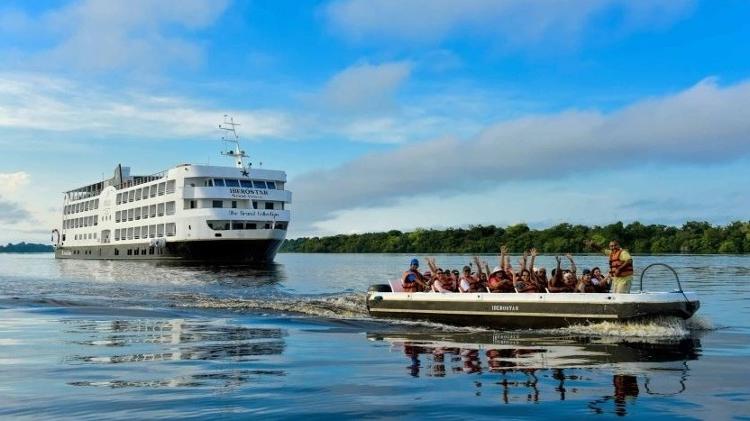 Cruzeiros nos rios da Amazônia têm luxo e botos cor de rosa veja 5