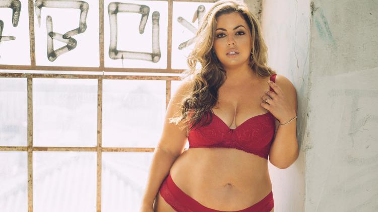 Top Plus Size Brasileira Fluvia Lacerda Posa Para Campanha De Lingerie