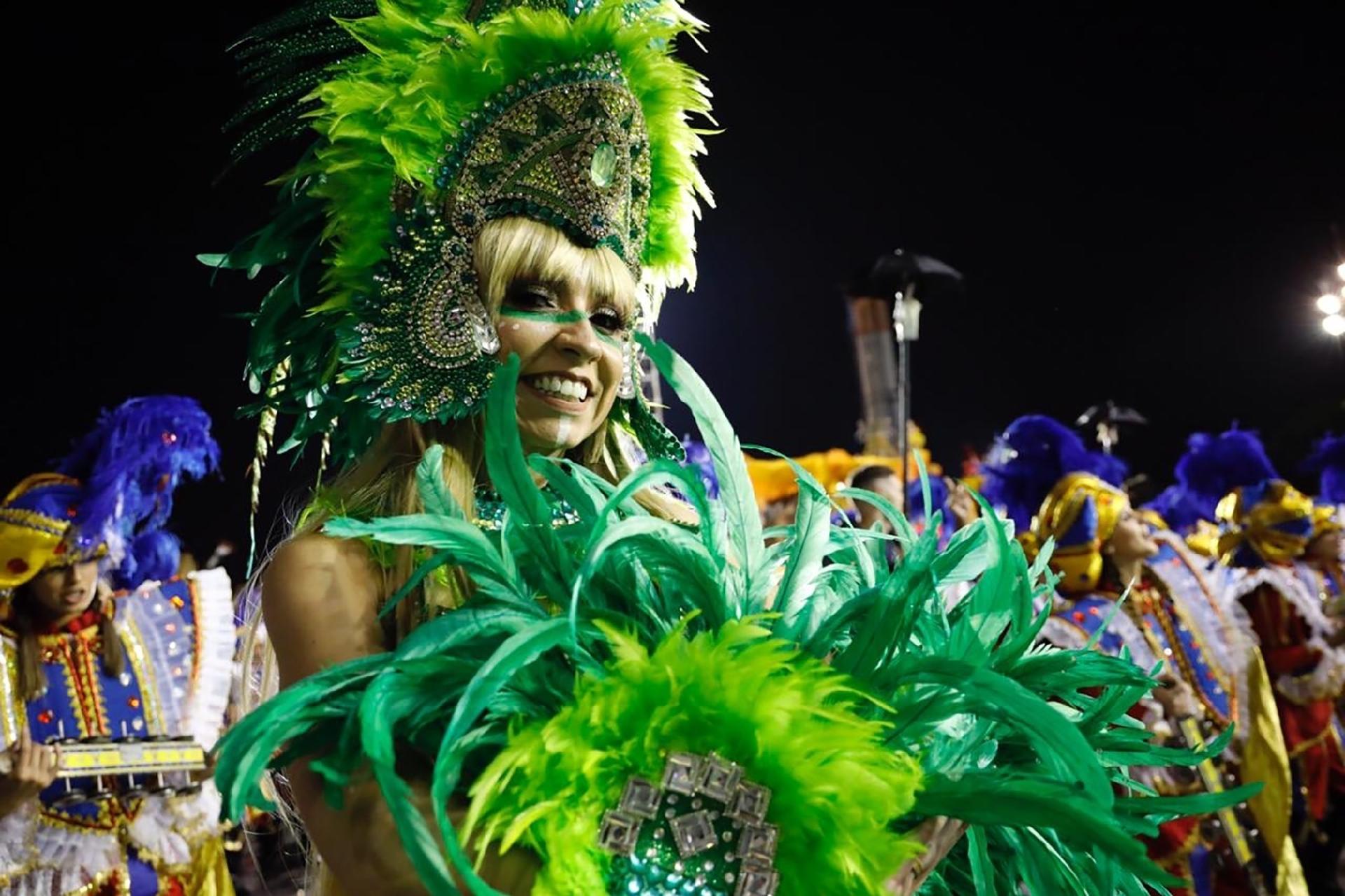 Veja as musas do segundo dia de desfiles do Carnaval de São Paulo São