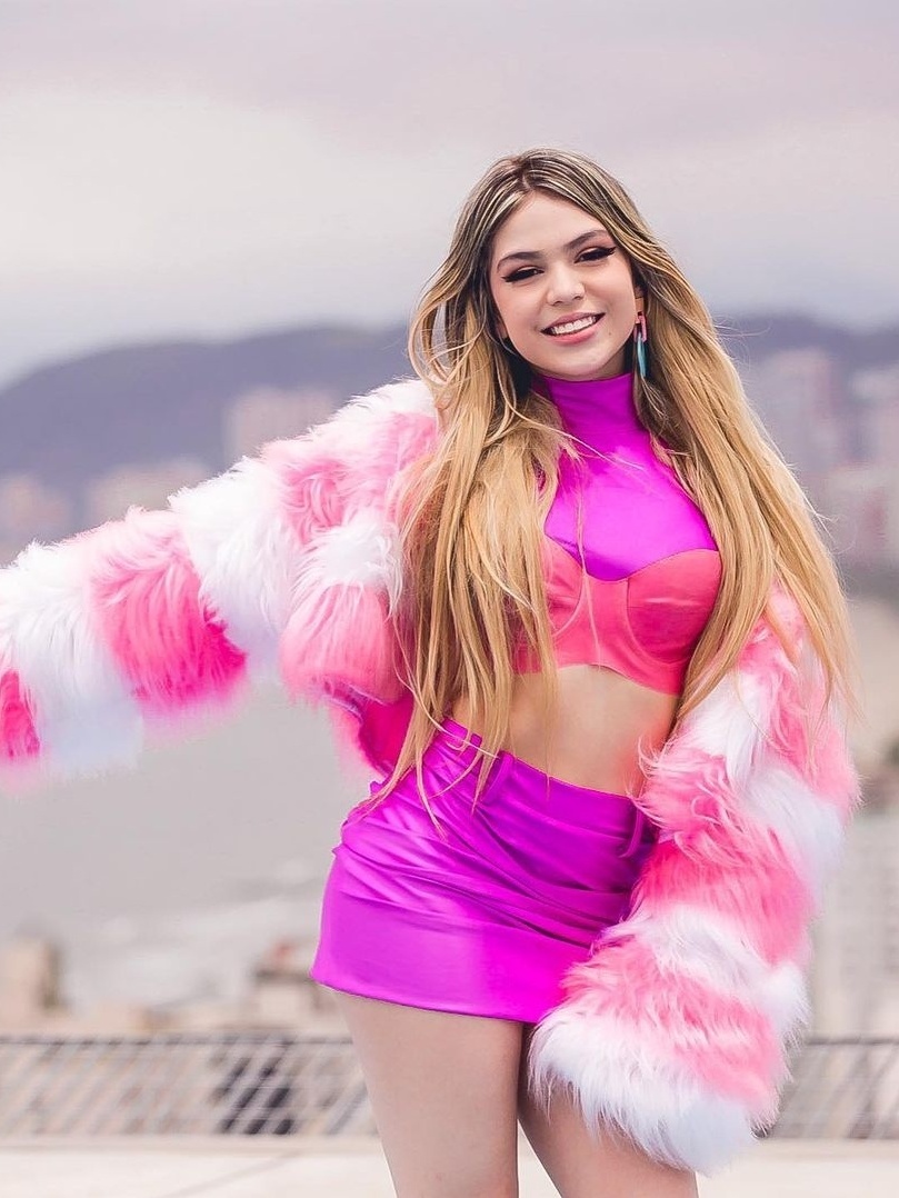 Boletim escolar de MC Melody viraliza nas redes