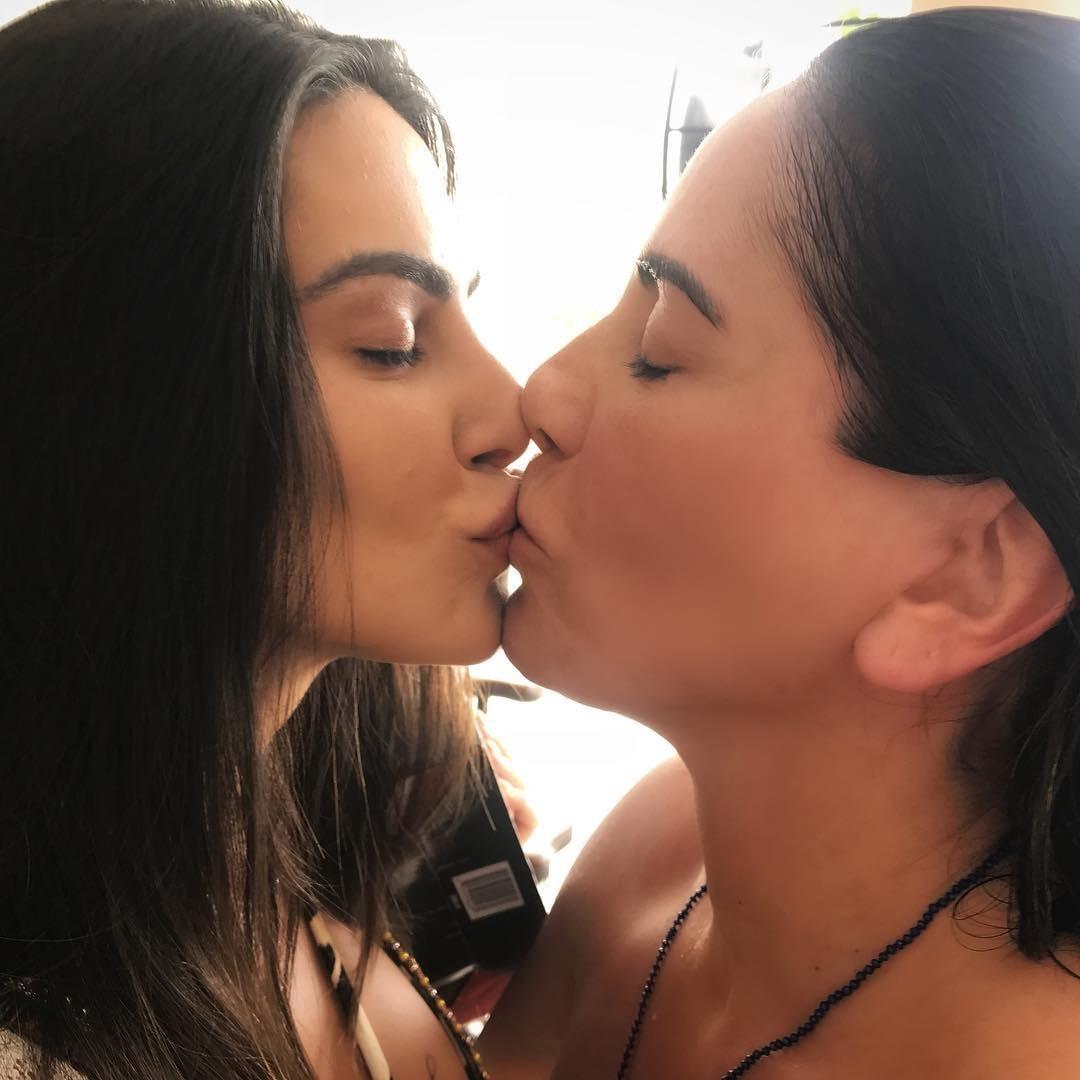 Cleo Pires dá selinho na mãe, Glória Pires: 