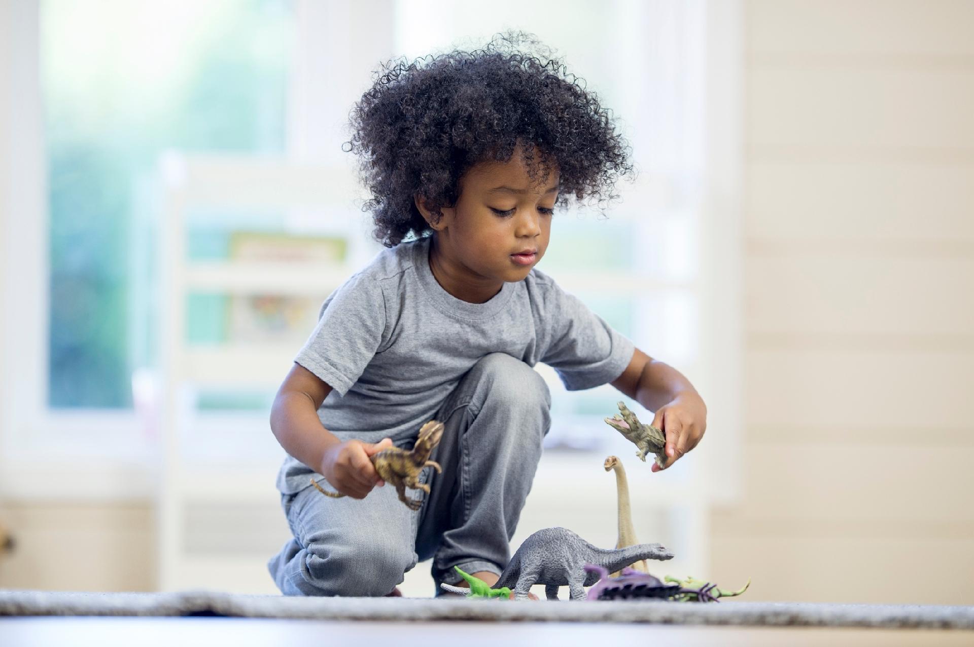 Jogo De Tabuleiro Fazendo Mimica Educativo Brinquedo Infantil em Promoção  na Americanas