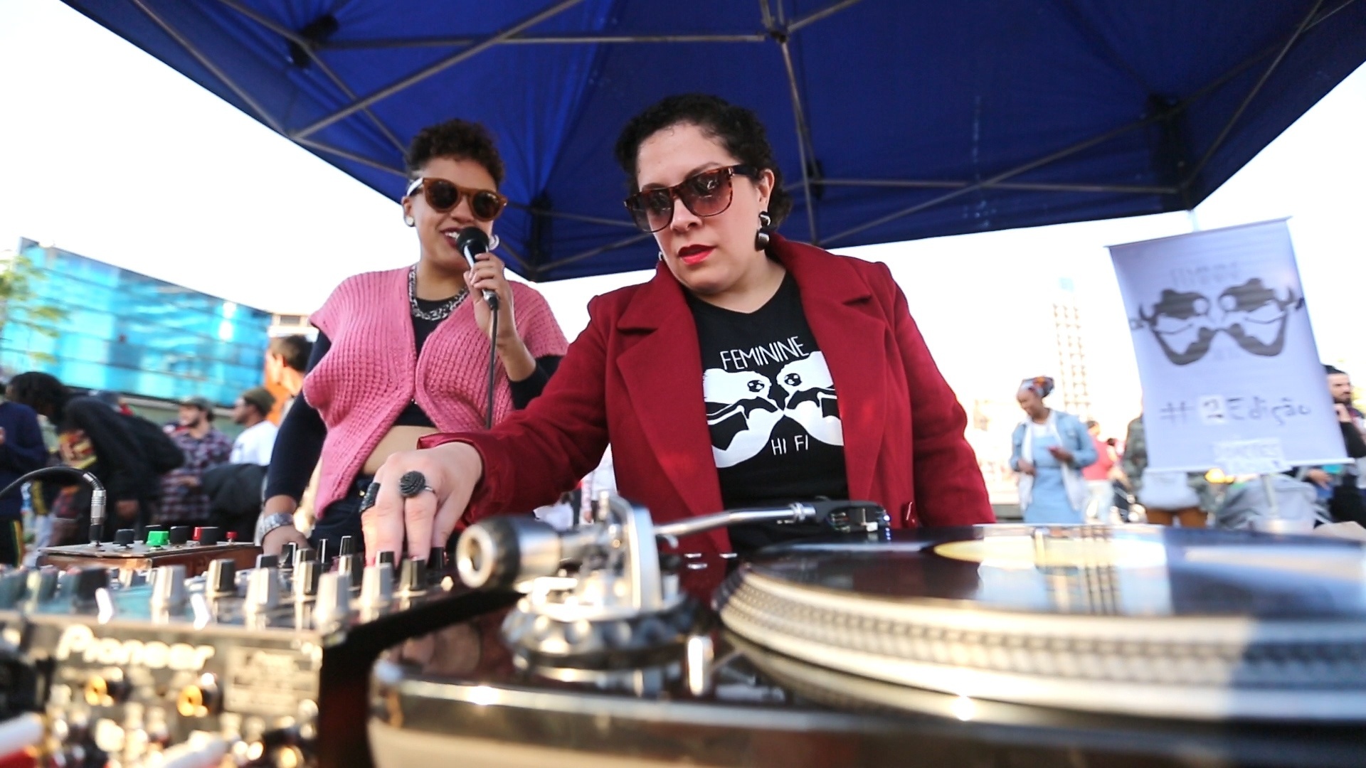 Feita por elas mas para todo mundo mulheres do reggae criam festa pr³pria 14 06 2016 UOL Entretenimento