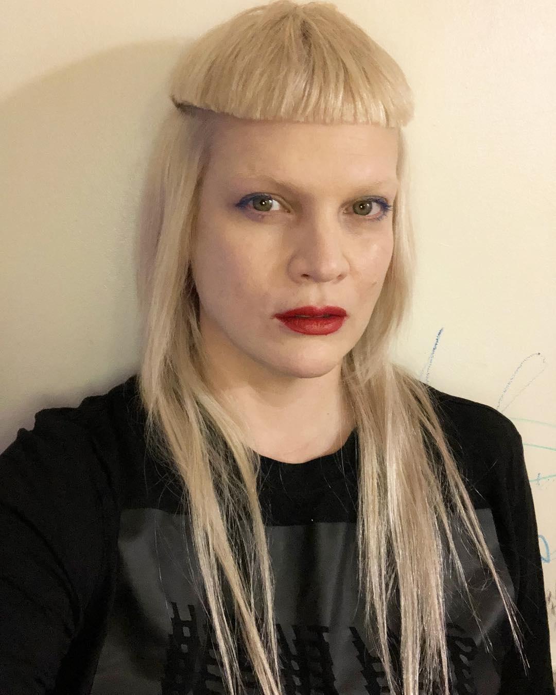 Corte de cabelo diferentão gera polêmica nas redes; veja o novo mullet -  25012018 - UOL Universa