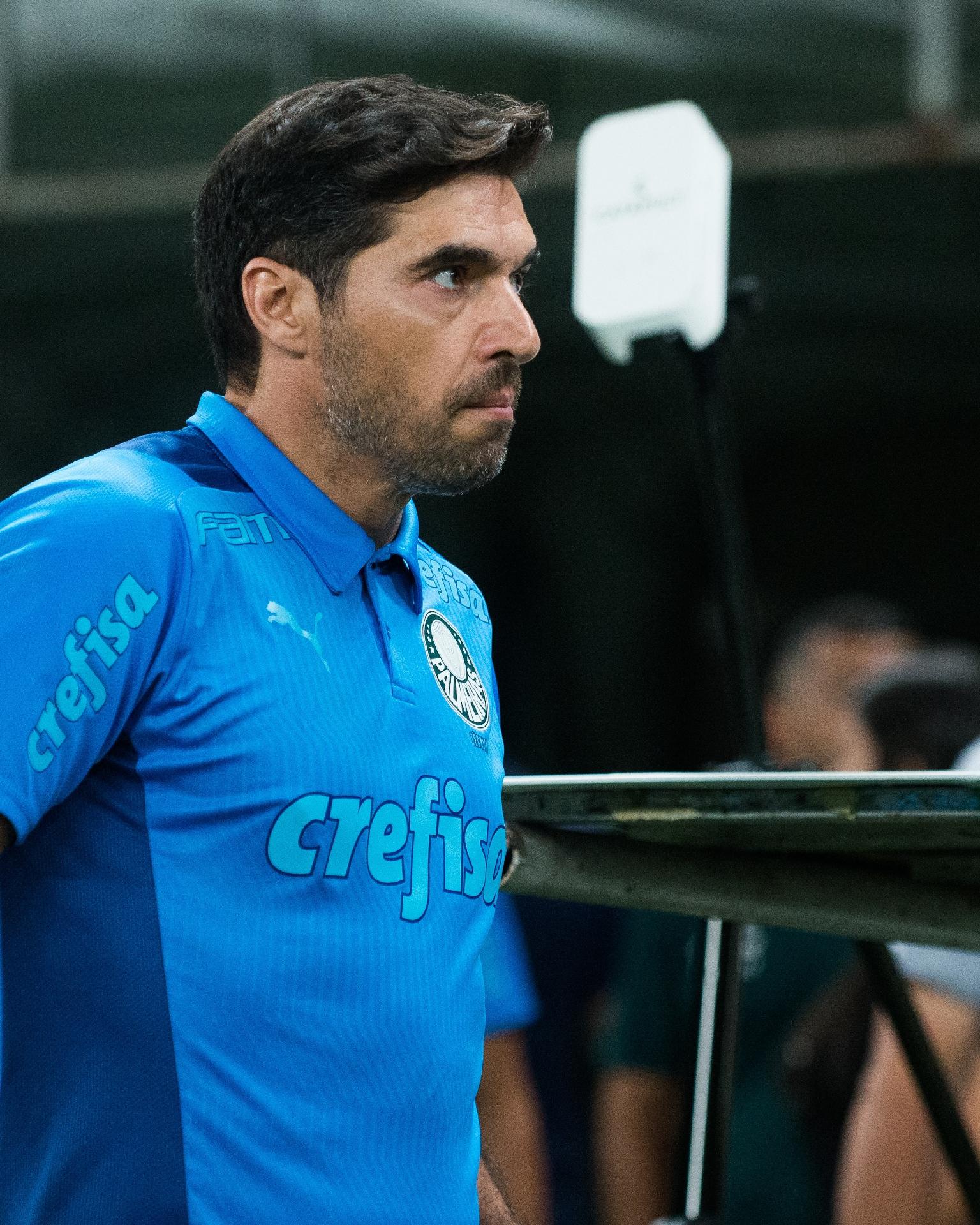 Árbitro relata reclamação de Abel Ferreira em súmula; técnico do Palmeiras  diz que vai colocar algemas