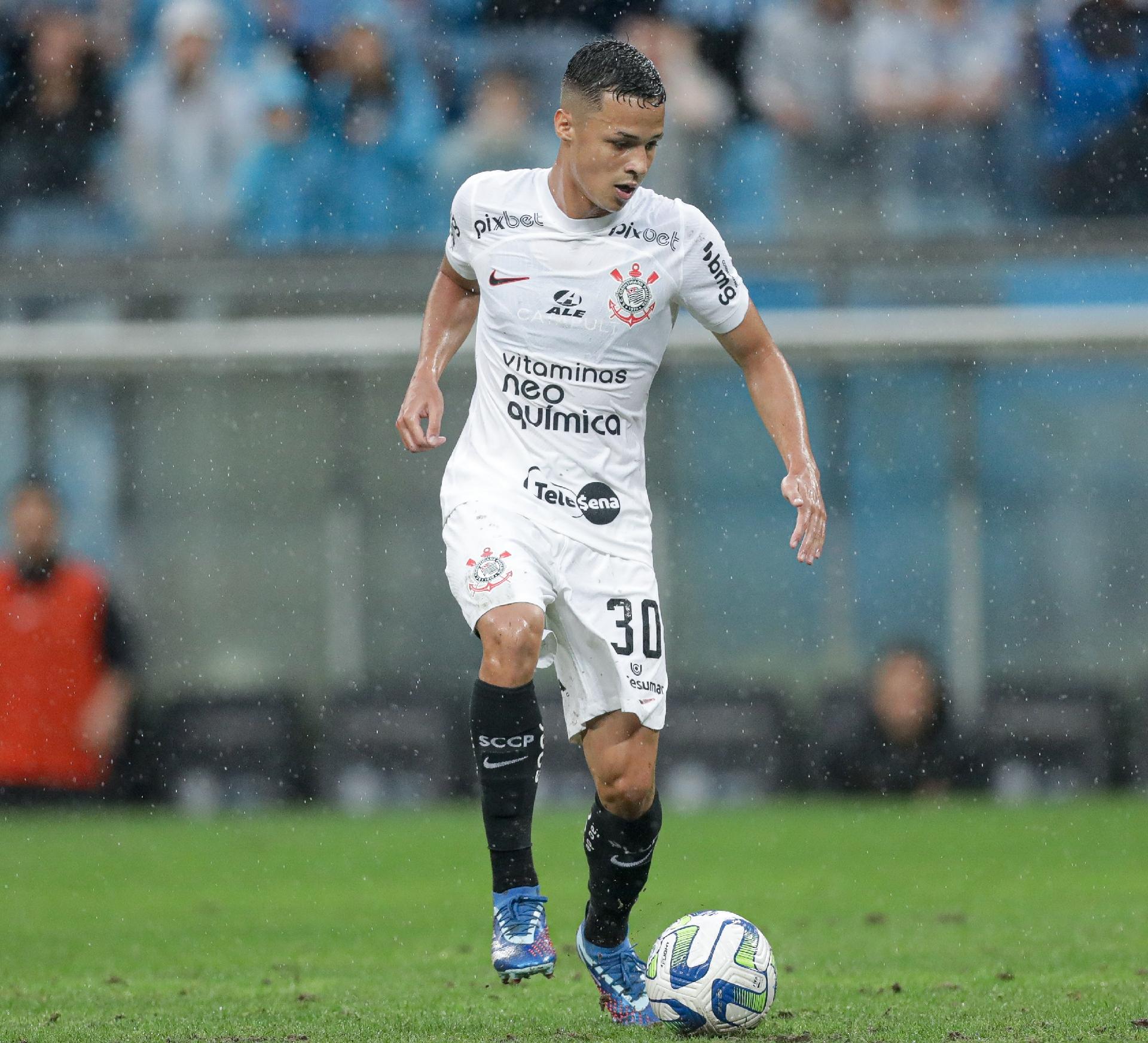 Matheus Araújo diz não pensar no profissional do Corinthians agora