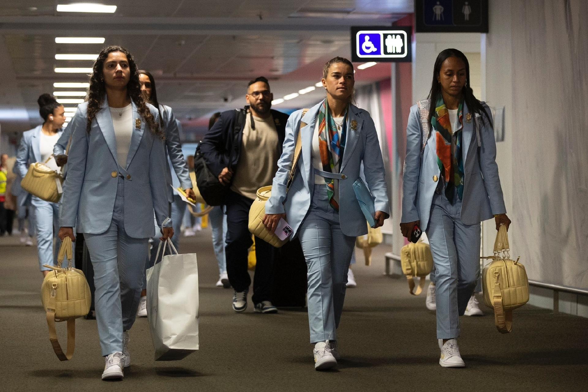 Seleção brasileira chega à Austrália para a Copa do Mundo feminina