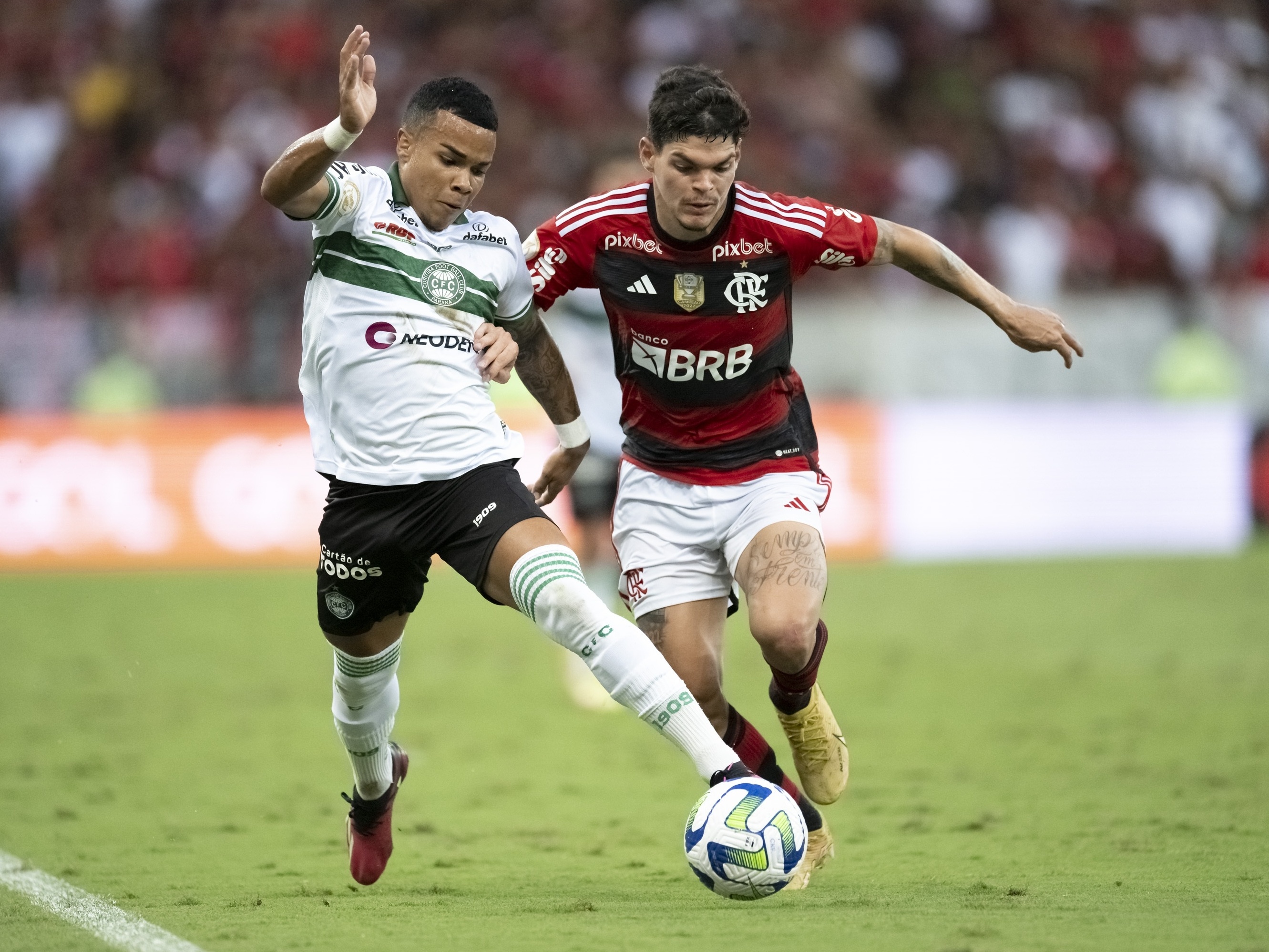 Flamengo vira o jogo contra o Coritiba pelo Brasileirão - Futebol