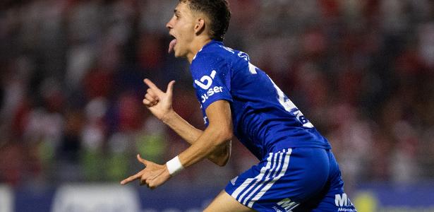 Cruzeiro vence o CRB e jogará contra o Vasco para confirmar acesso