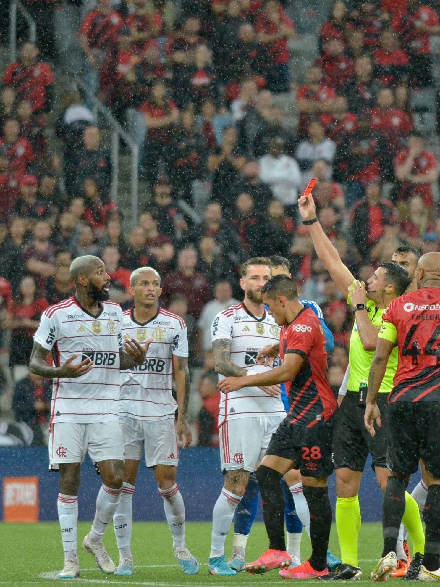 Por que Gerson não joga pelo Flamengo contra o Grêmio, pela Copa