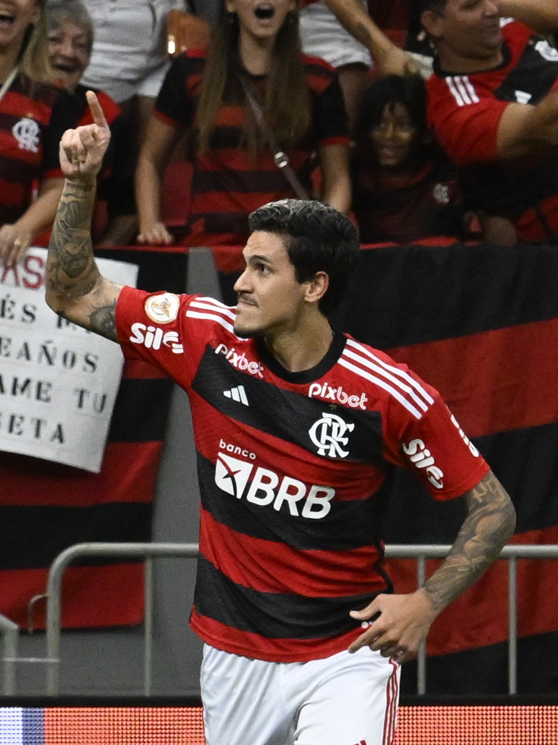 Pedro, do Flamengo, iguala temporada mais artilheira da carreira