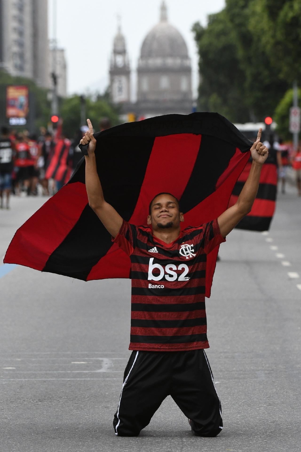 Flamengo Campe O Da Libertadores Gabigol Exibe Bandeira Do Flamengo Em