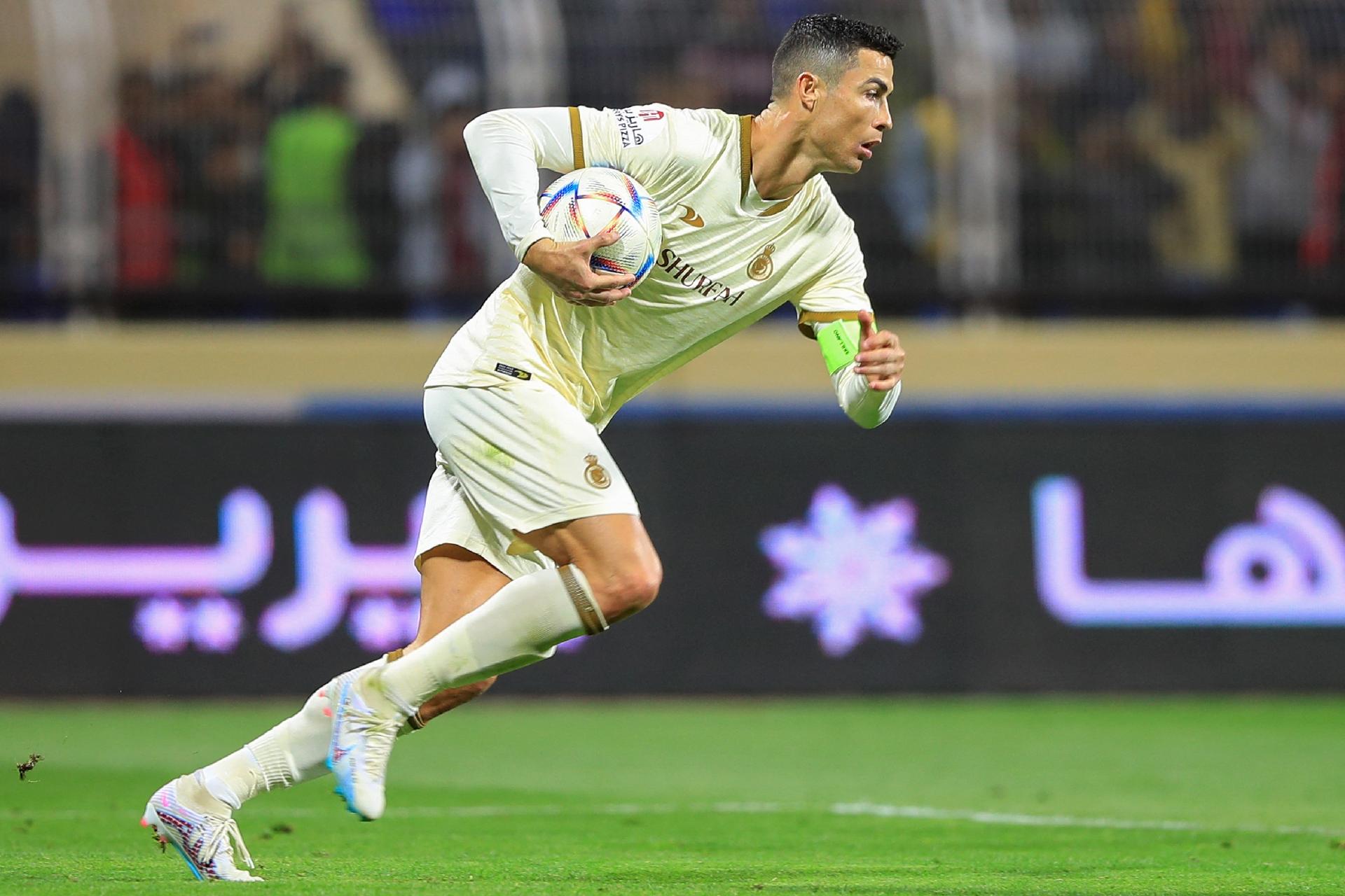 Em 1º título de Cristiano Ronaldo na Arábia Saudita, Michael marca