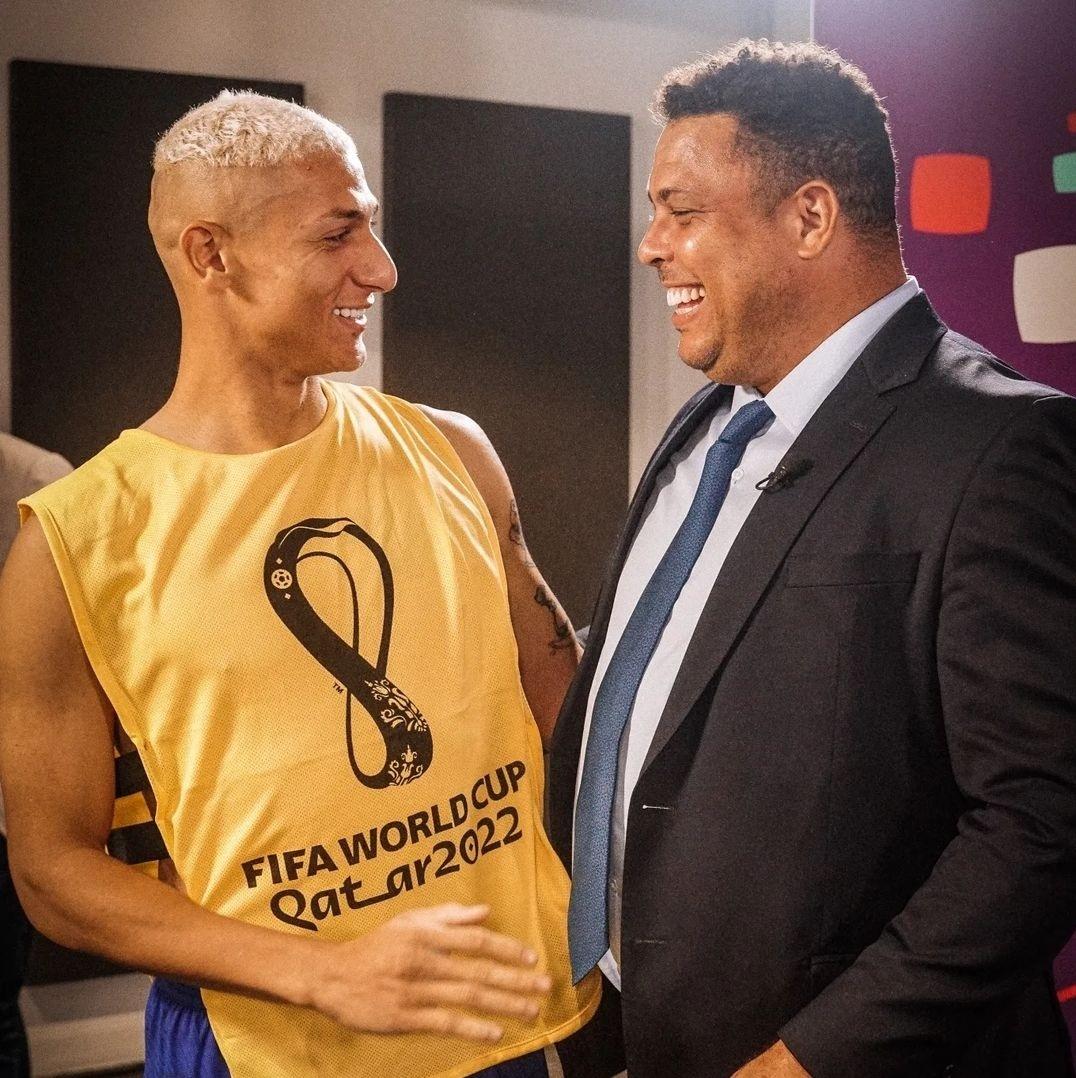 Fifa compara Richarlison com Ronaldo Fenômeno: 'Canalizando seu R9  interior' - Lance!