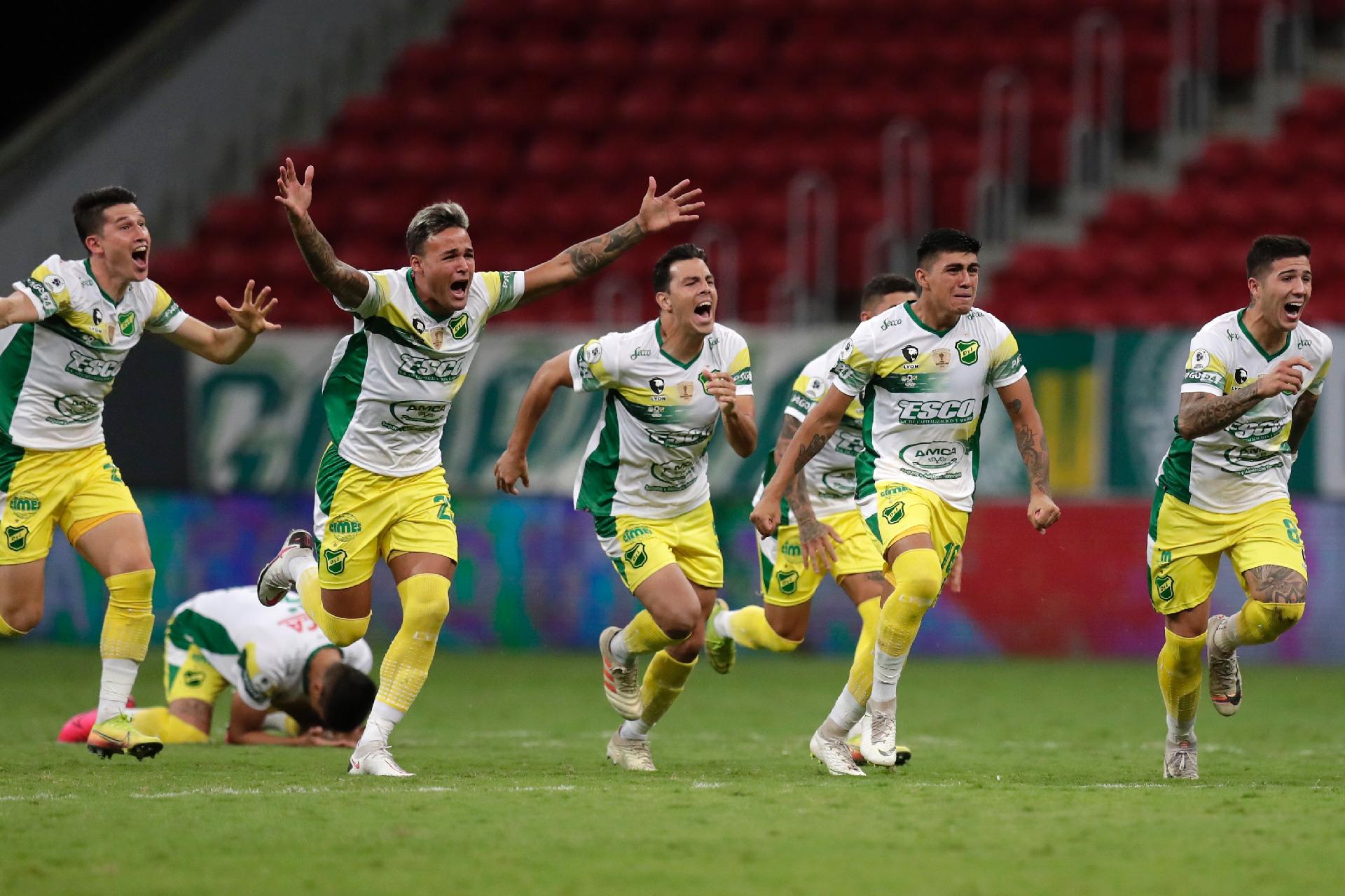 Defensa Y Justicia Vence O Palmeiras Nos P Naltis E Campe O Da Recopa