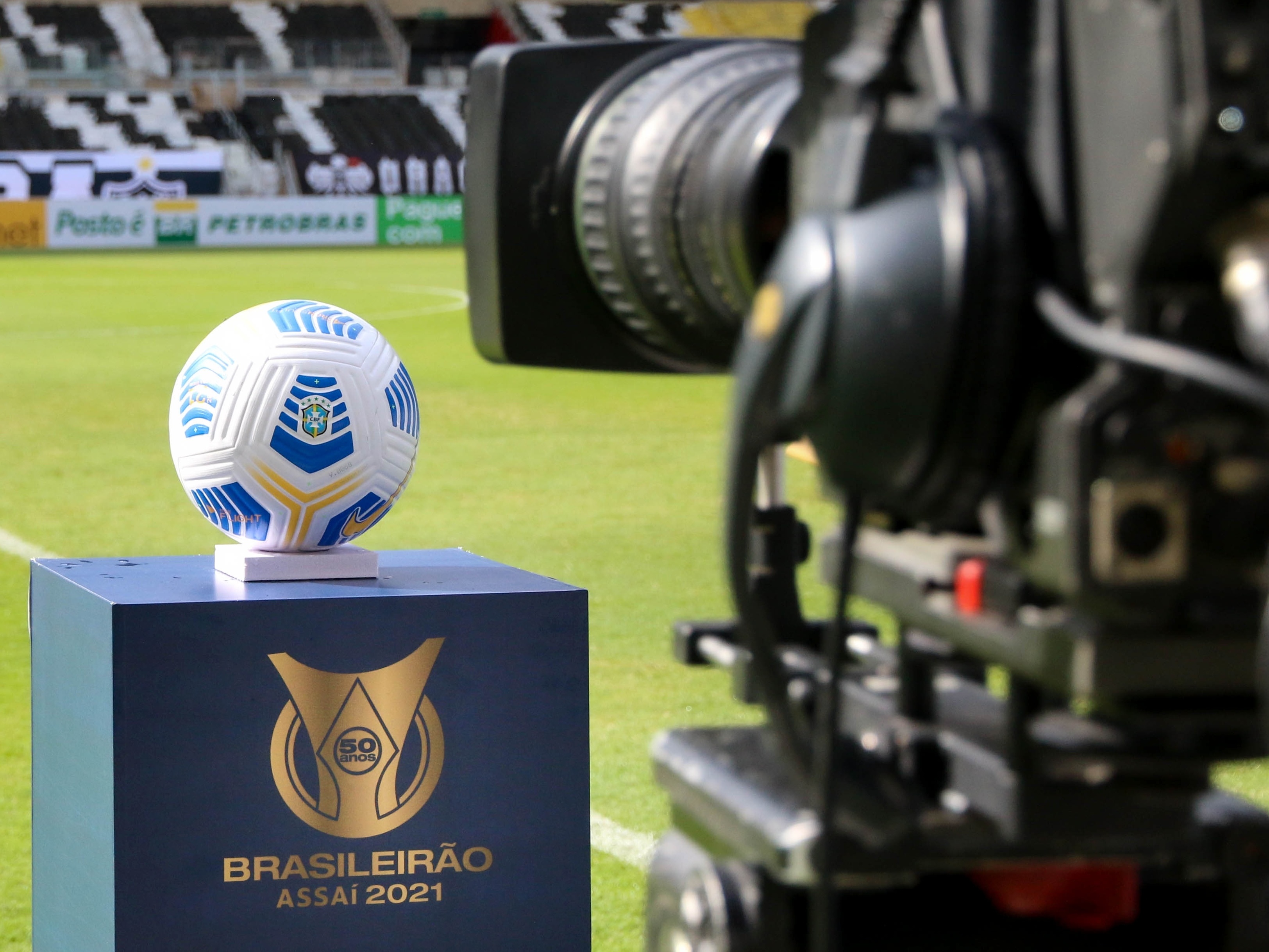 Globo decide onde passa jogo em TV aberta e times de futebol não