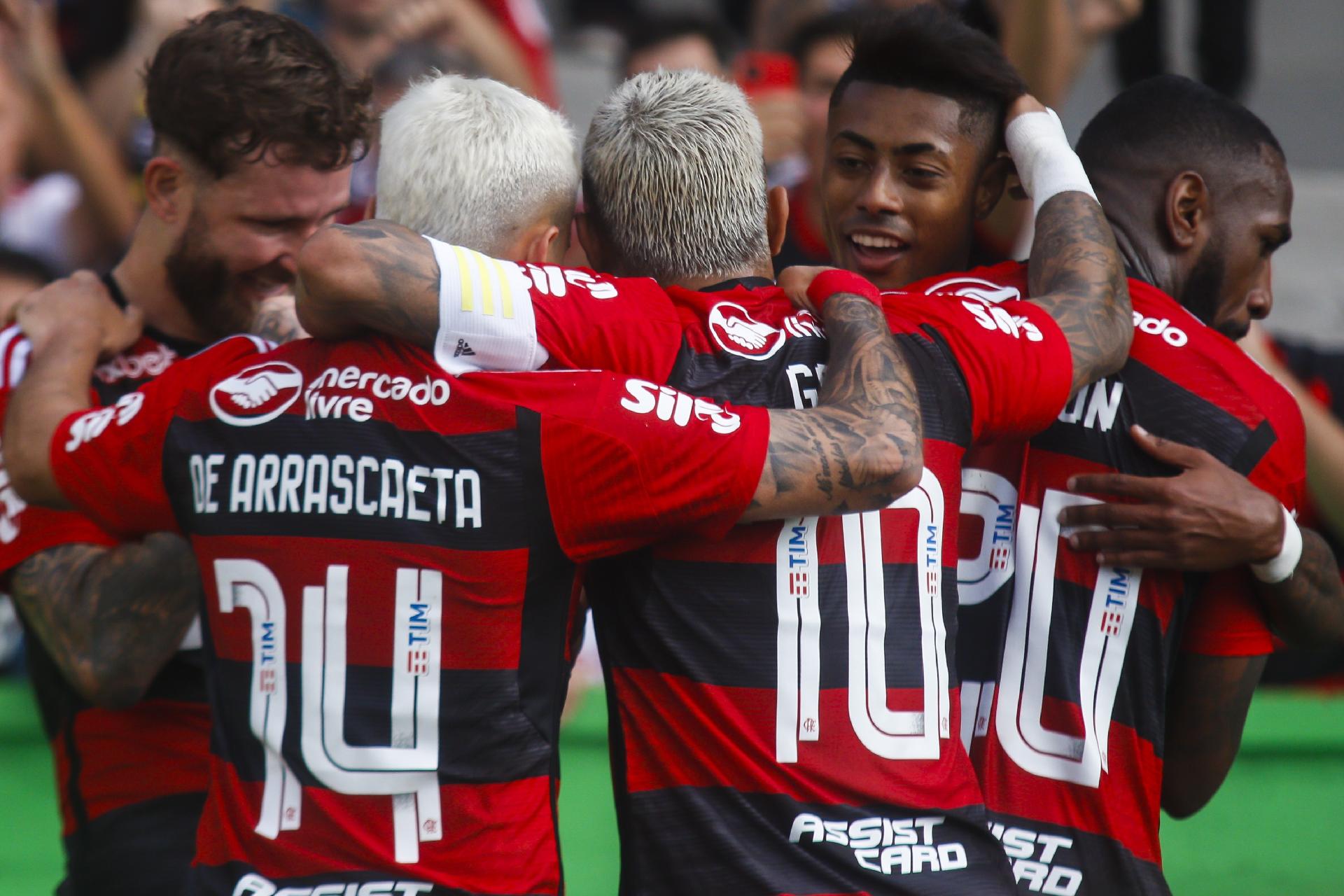 Fluminense arranca empate do Flamengo e atrapalha rival na briga