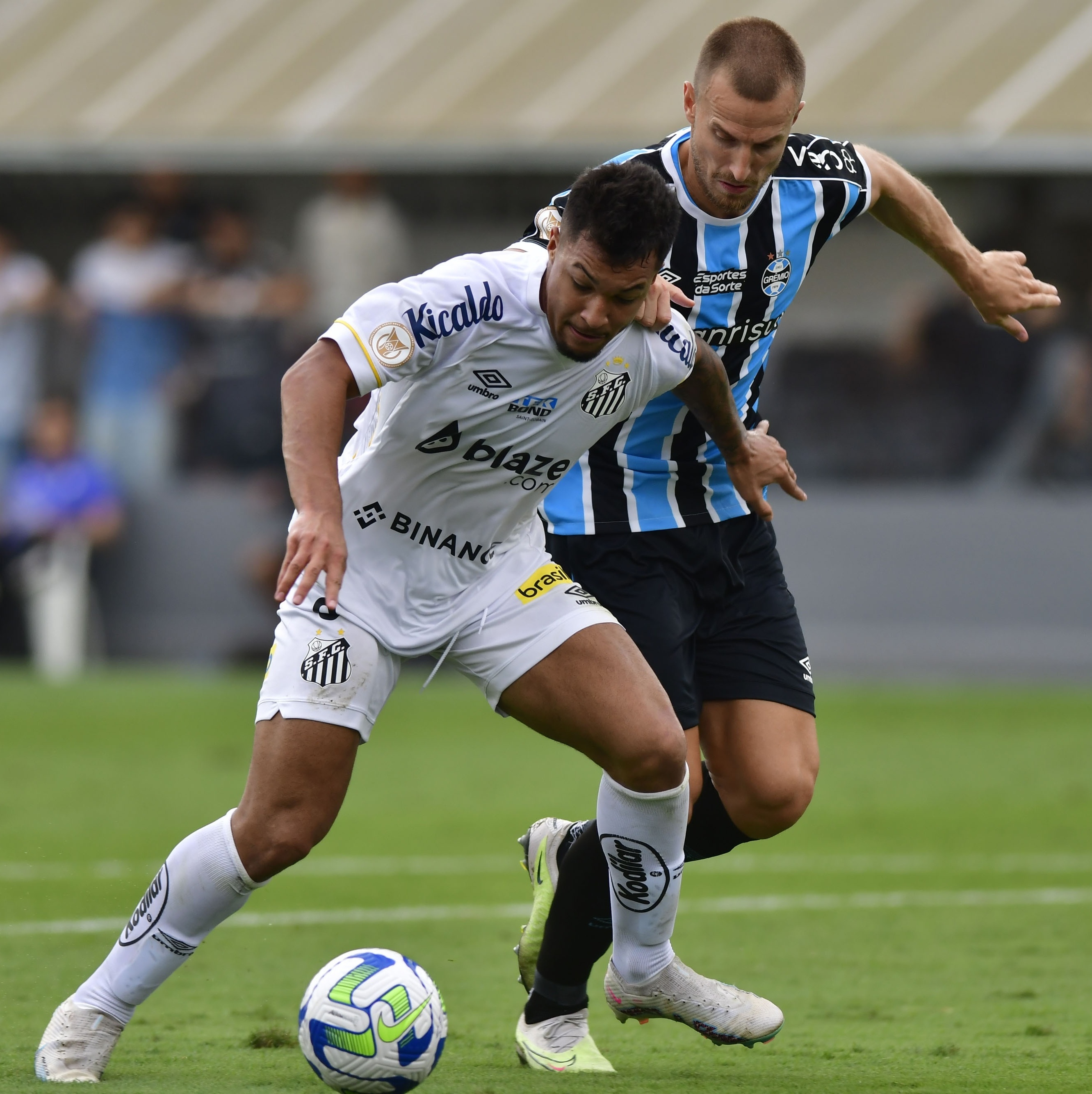 Ele não conseguiu jogar contra o Grêmio e agora preocupa a torcida do  Corinthians