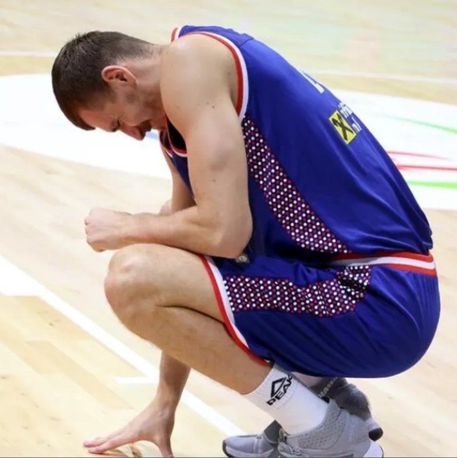 Copa do Mundo de basquete: sérvio perde rim após cotovelada