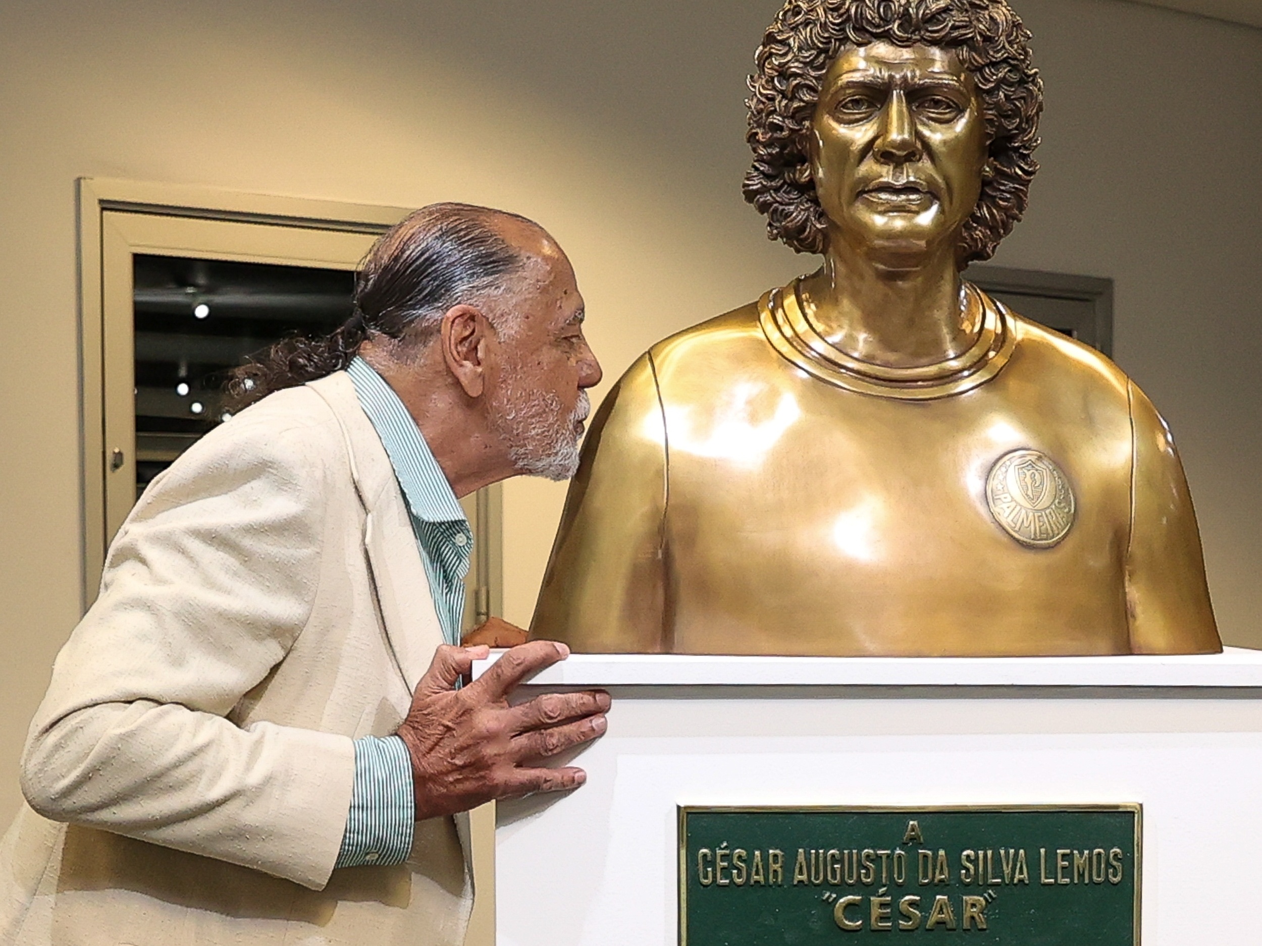 Palmeiras aprova homenagem a ex-jogadores da Academia e busto para César na  sala de troféus - Gazeta Esportiva