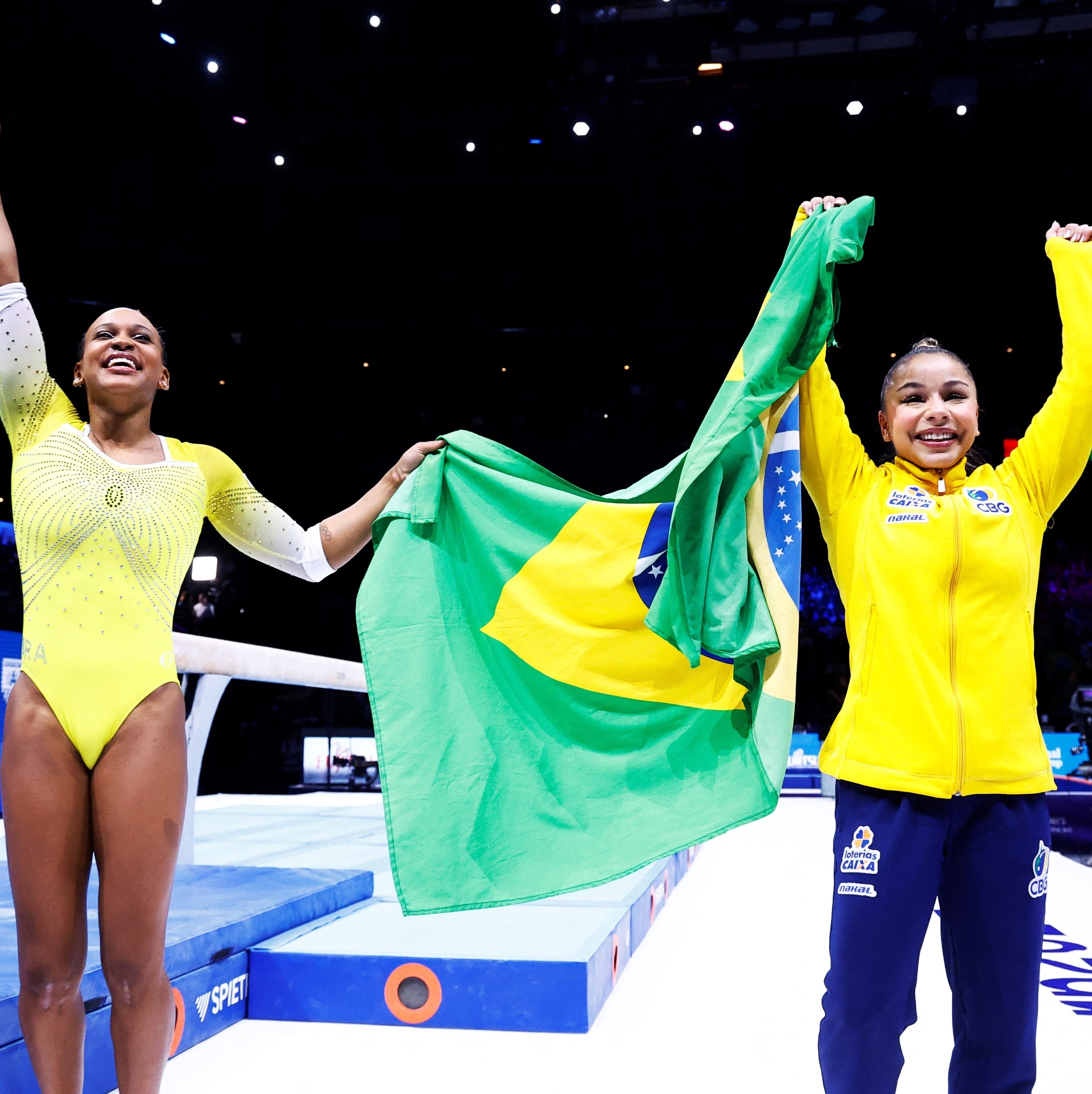 Brasil conquista prata inédita na final por equipes no Mundial de Ginástica  - 04/10/2023 - Esporte - Folha