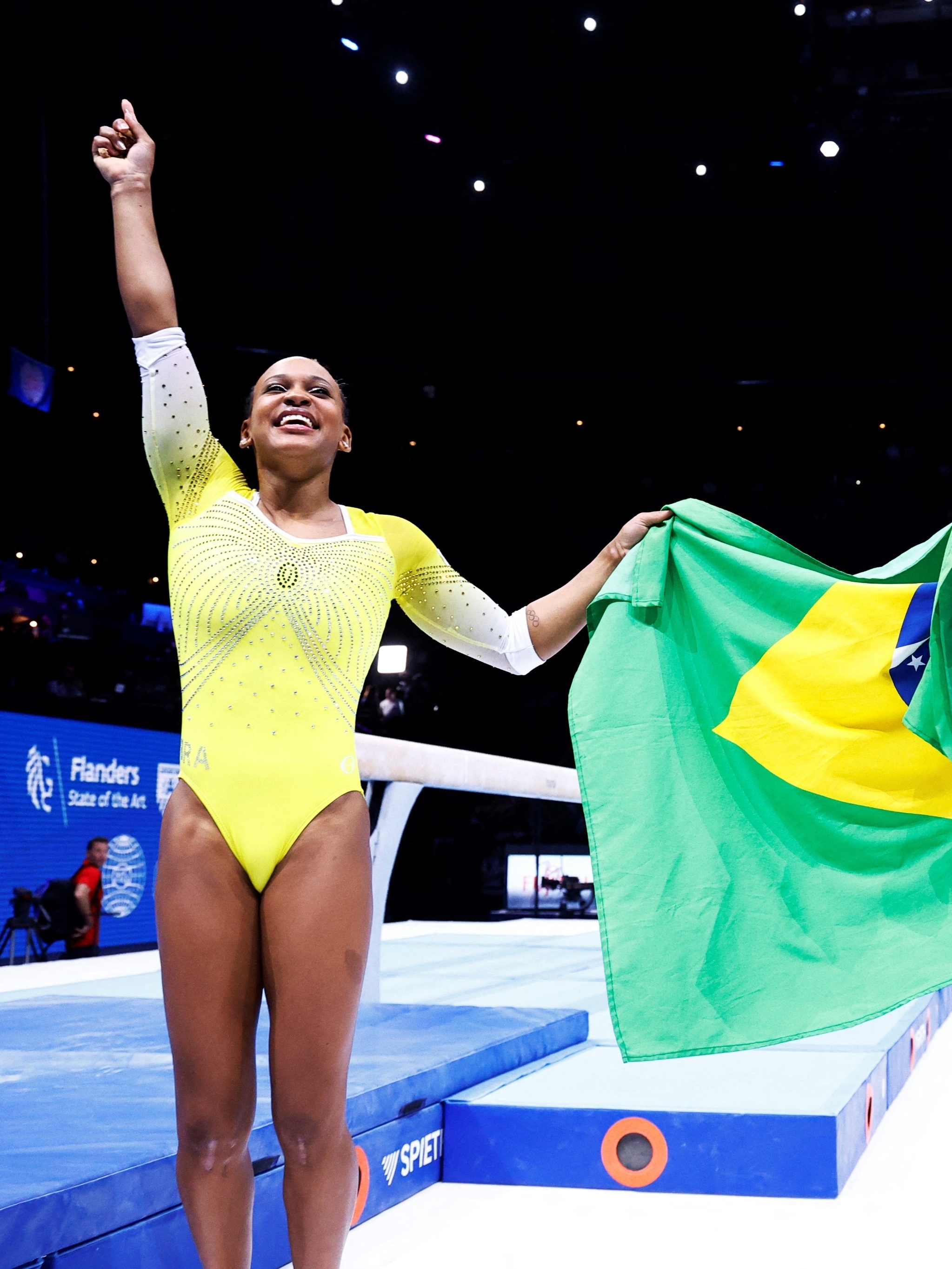 Rebeca Andrade ganha duas medalhas e Flávia Saraiva é bronze no  encerramento do Mundial de Ginástica Artística