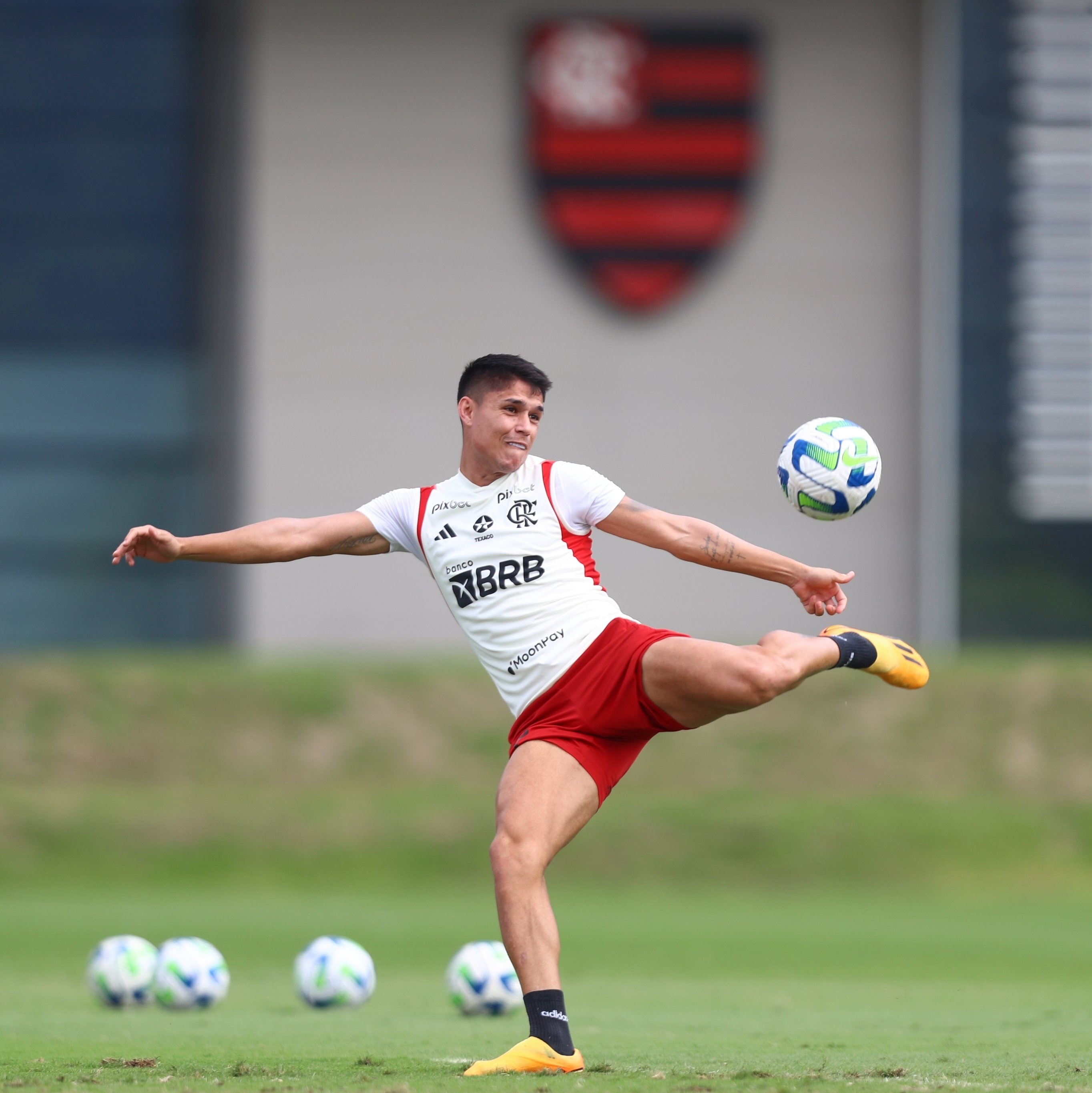 Luiz Araújo treina pela primeira vez como jogador do Flamengo