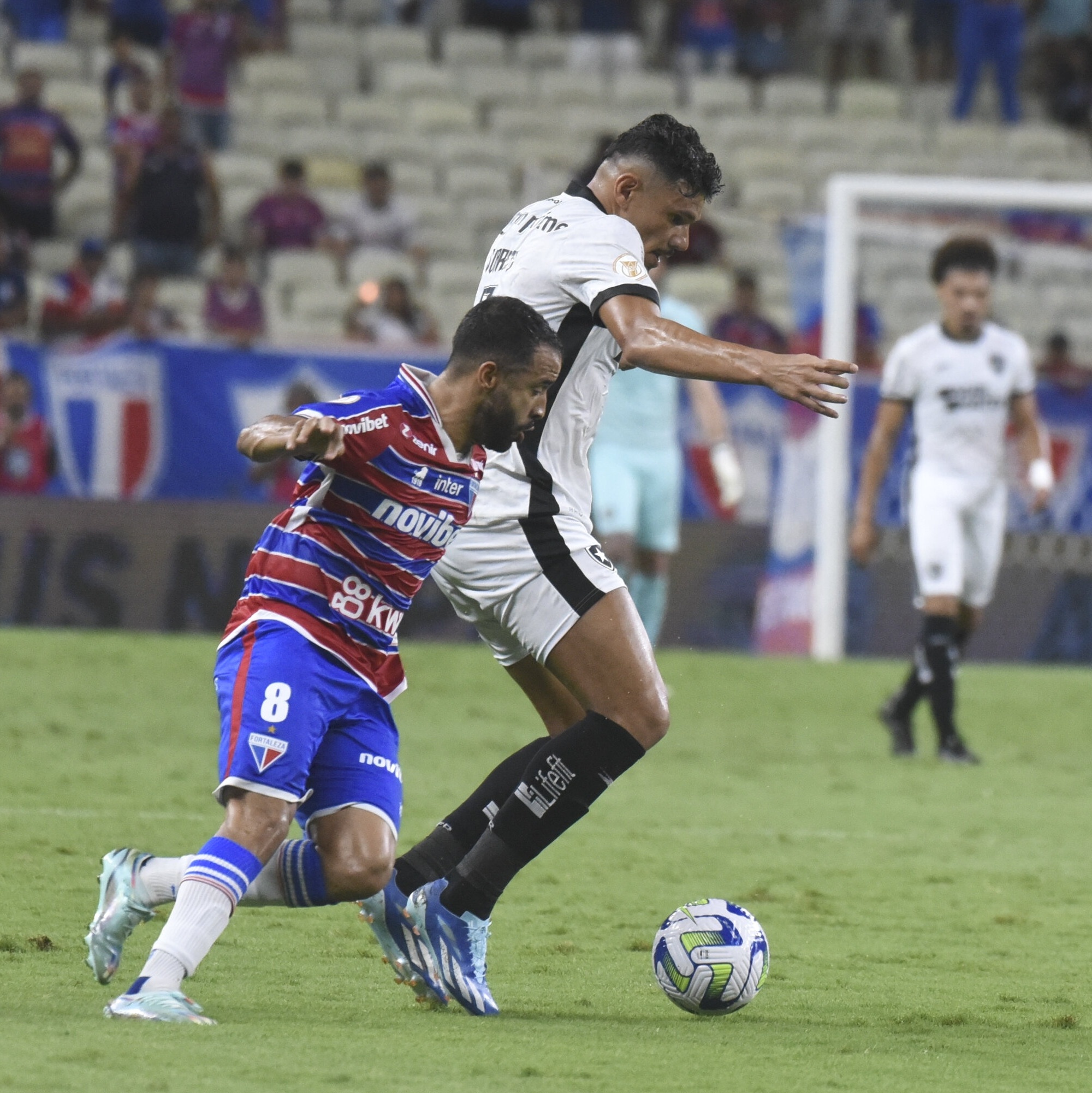 Santos arrranca empate com Botafogo, que chega a 8 jogos sem