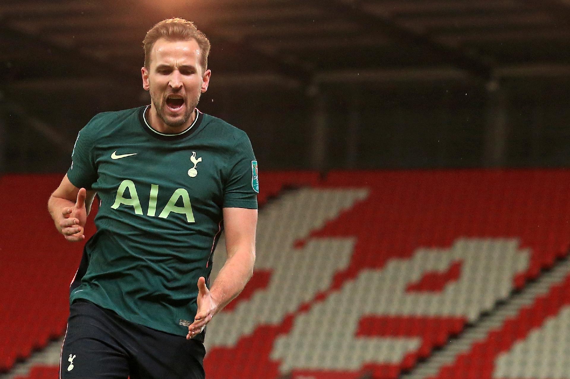 Harry Kane não se reapresenta ao Tottenham e força saída para o Manchester  City