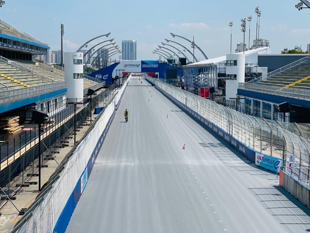 São Paulo recebe primeira corrida da Fórmula E no país de olho no futuro do  automobilismo