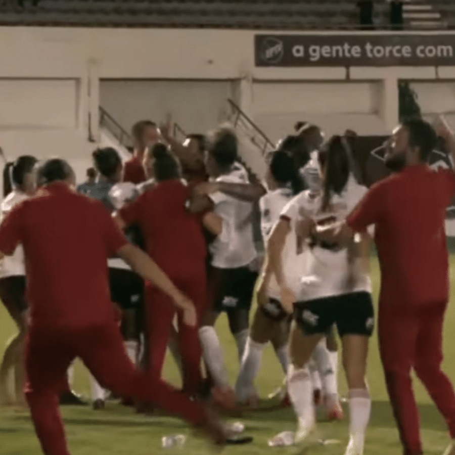 Fla se isola na ponta do Brasileirão Feminino ao derrotar