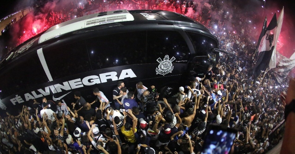 Timão divulga novas fotos do ônibus mosqueteiro para o restante desta temporada