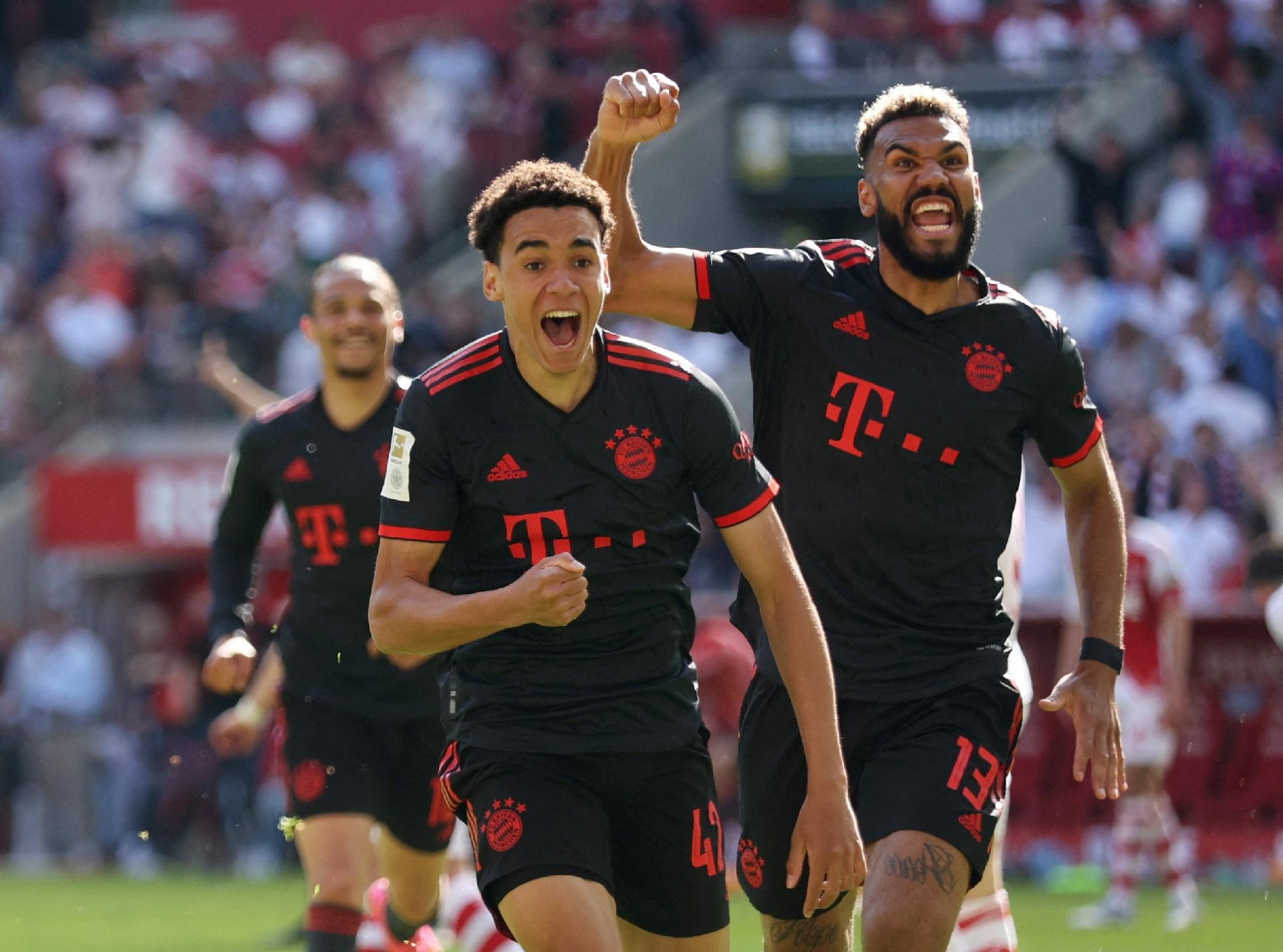 Borussia empata, Bayern ganha e conquista o Alemão na última