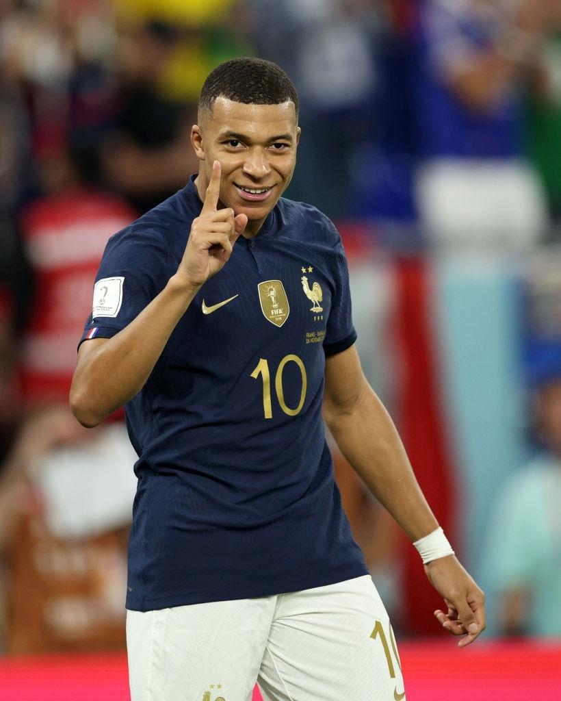 Mbappé faz três gols na final e é artilheiro da Copa 2022