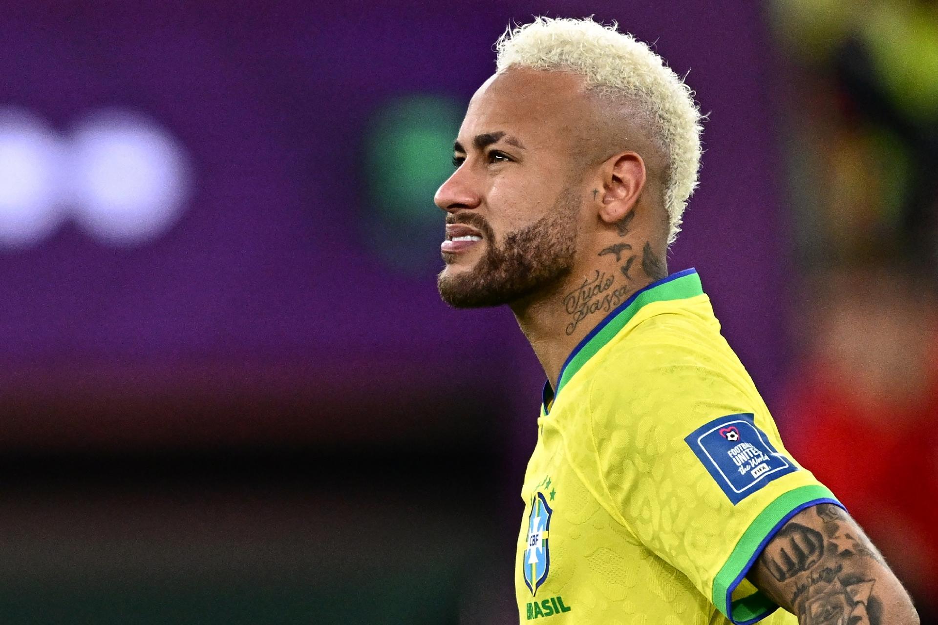 Perfil do Rei parabeniza Neymar: 'Pelé está te aplaudindo