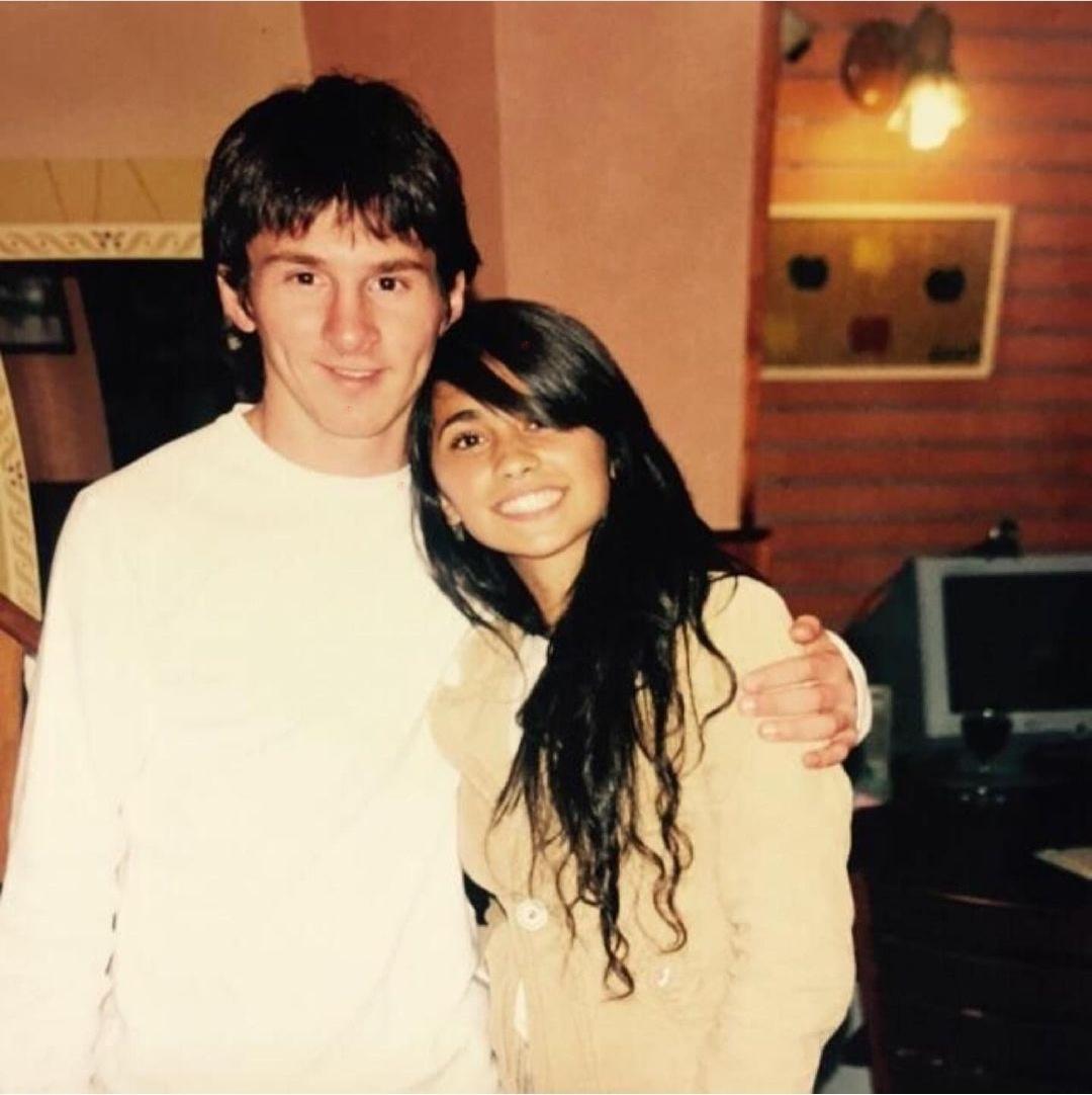 Esposa de Messi compartilha foto antiga em aniversário do craque foto
