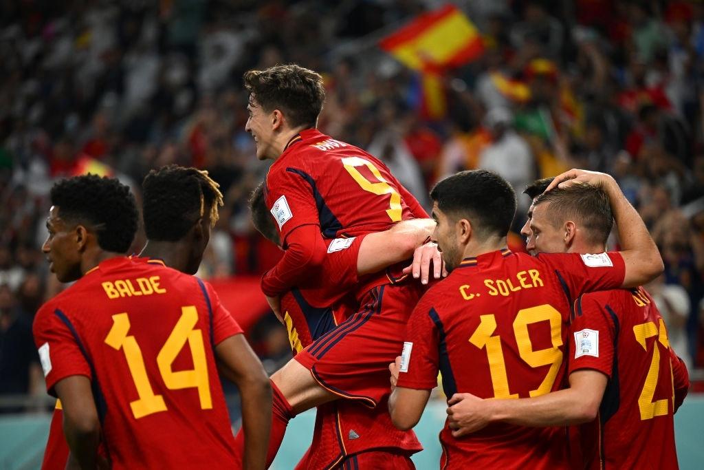 A Espanha vence de luto, Esportes