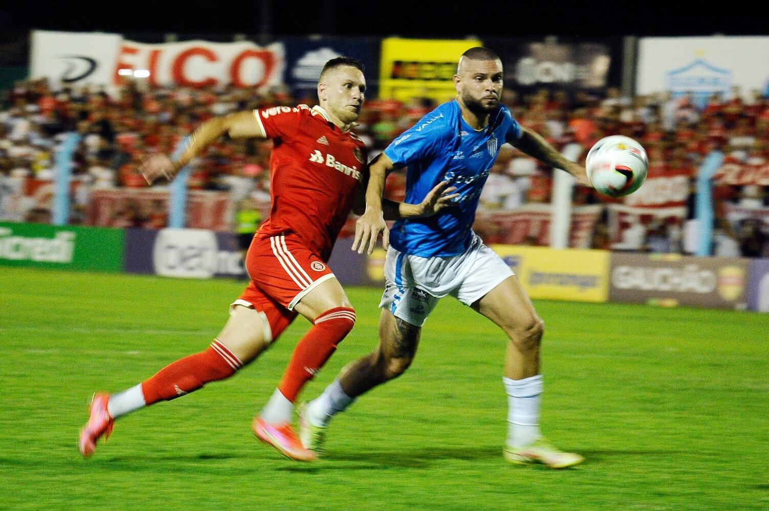 Internacional sofre com gramado e empate sem gols com Novo Hamburgo