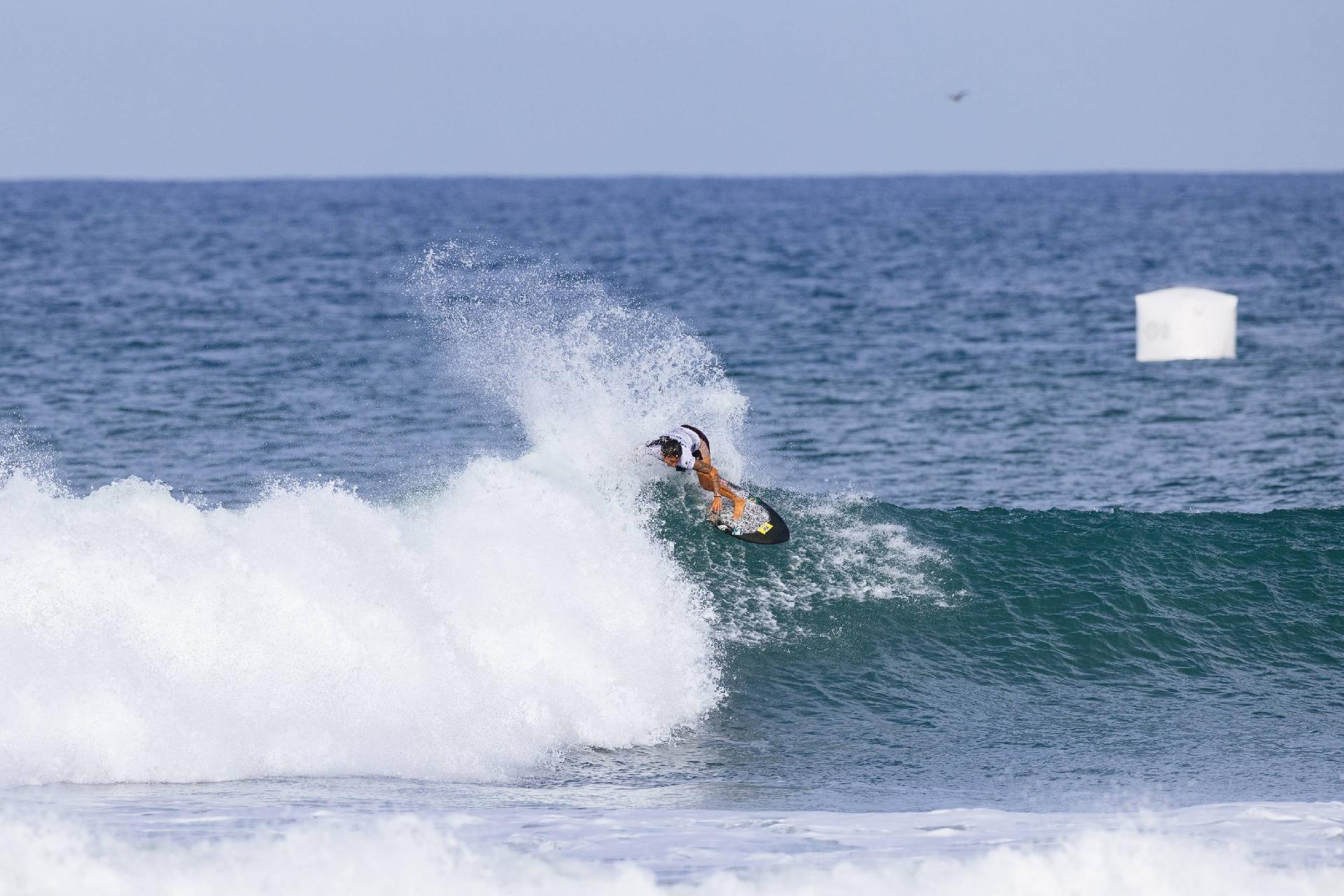 Surfe: Italo Ferreira e ator de Thor surfam juntos em piscina de ondas