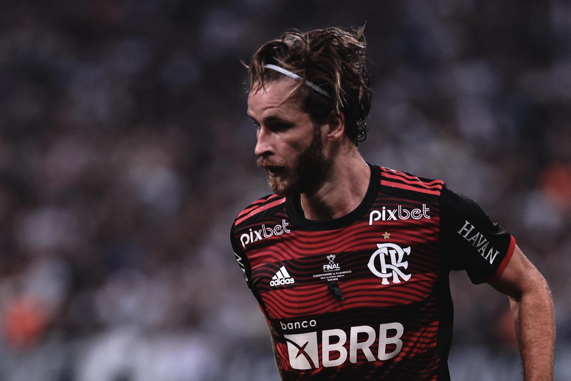 O que o VAR de Corinthians x Flamengo disse sobre a mão de Léo