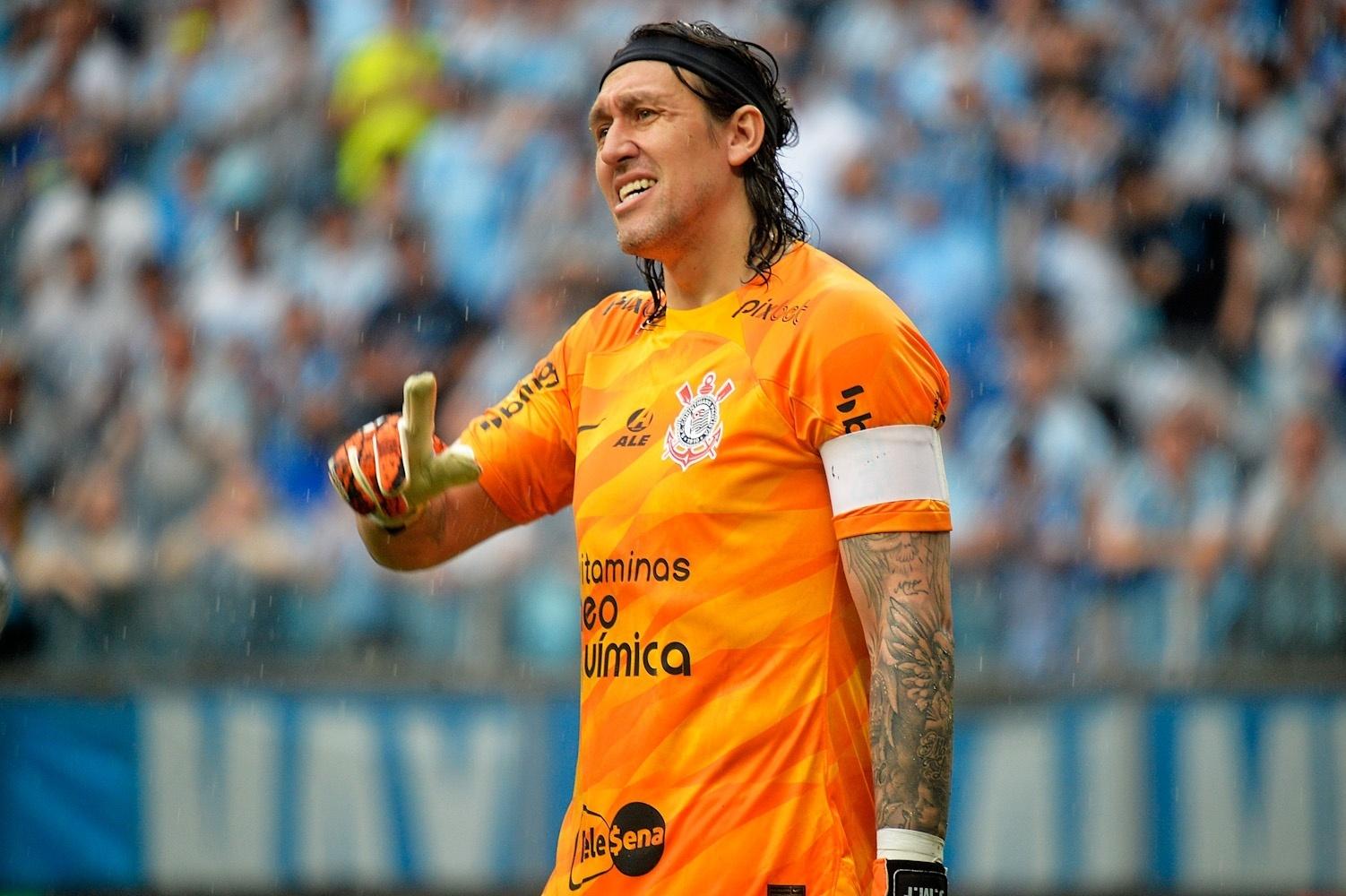 O melhor goleiro do Corinthians 2023, ao seu lado está Cássio nessa fo