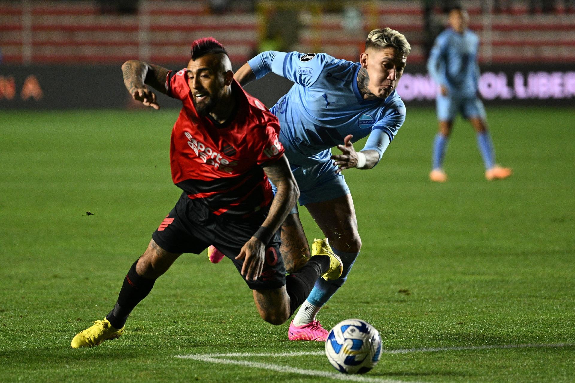 Bolívar vence o Athletico por 3 a 1 de virada no jogo de ida das oitavas de  final da Libertadores