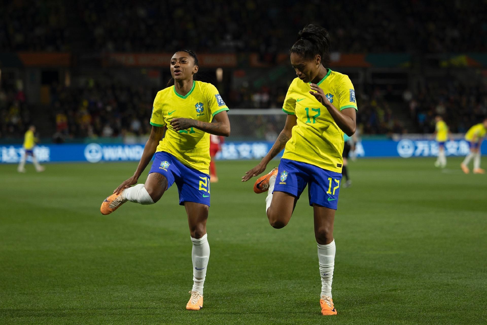 Veja fotos da vitória que classificou o Brasil no futebol feminino