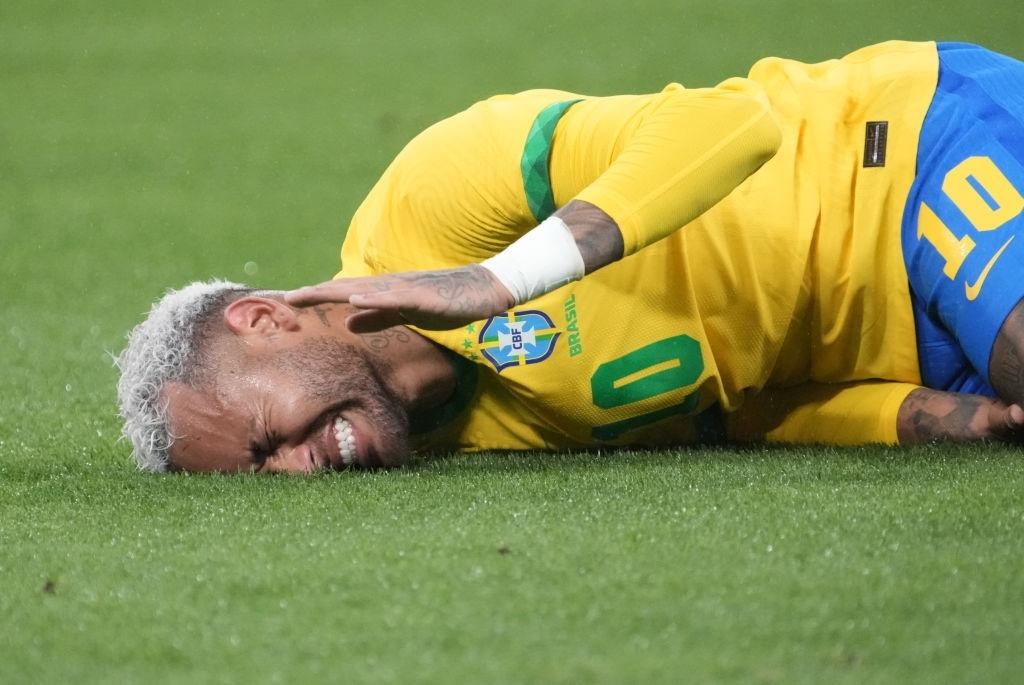 Um mês depois Preço da figurinha de Neymar despenca no mercado