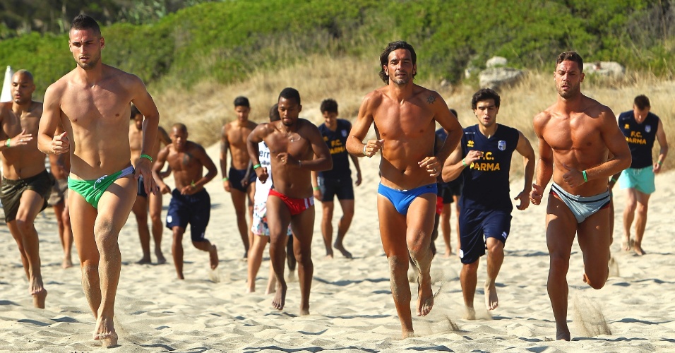 Jogadores Do Parma Treinam Na Praia Futebol UOL Esp