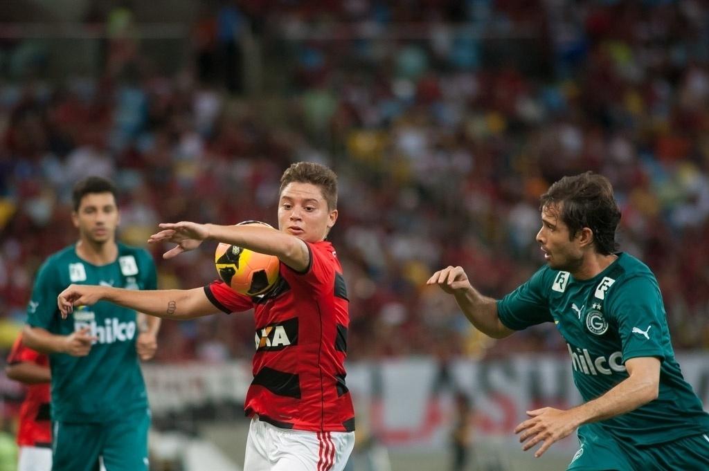 Ex-Flamengo, Adryan faz dois gols na Suíça e presta homenagens