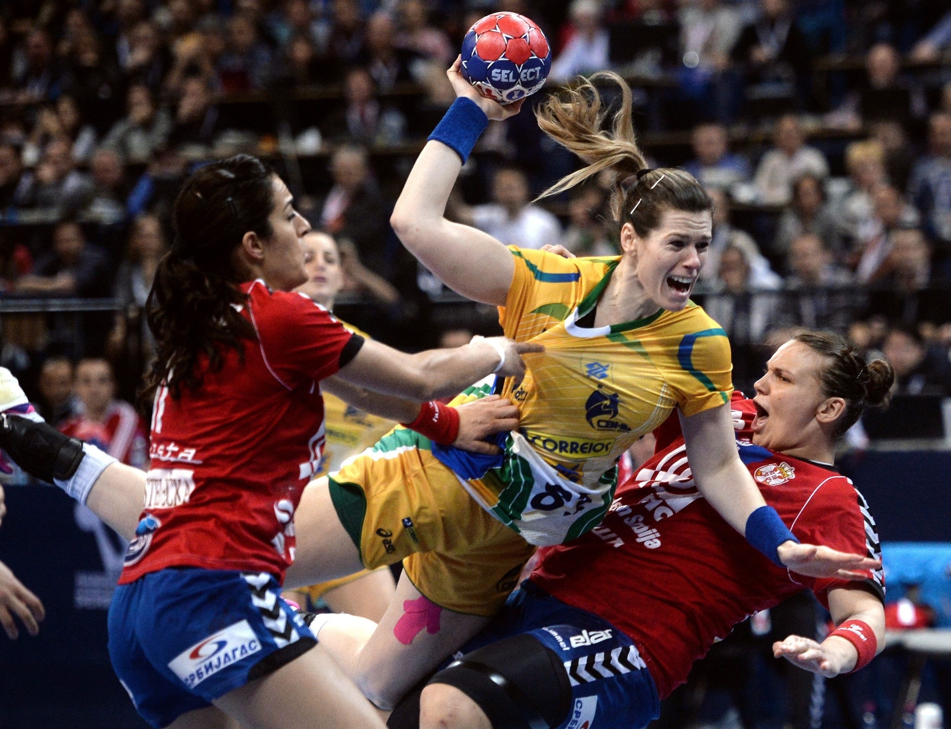 Brasil fatura histórico título mundial no handebol e cala caldeirão