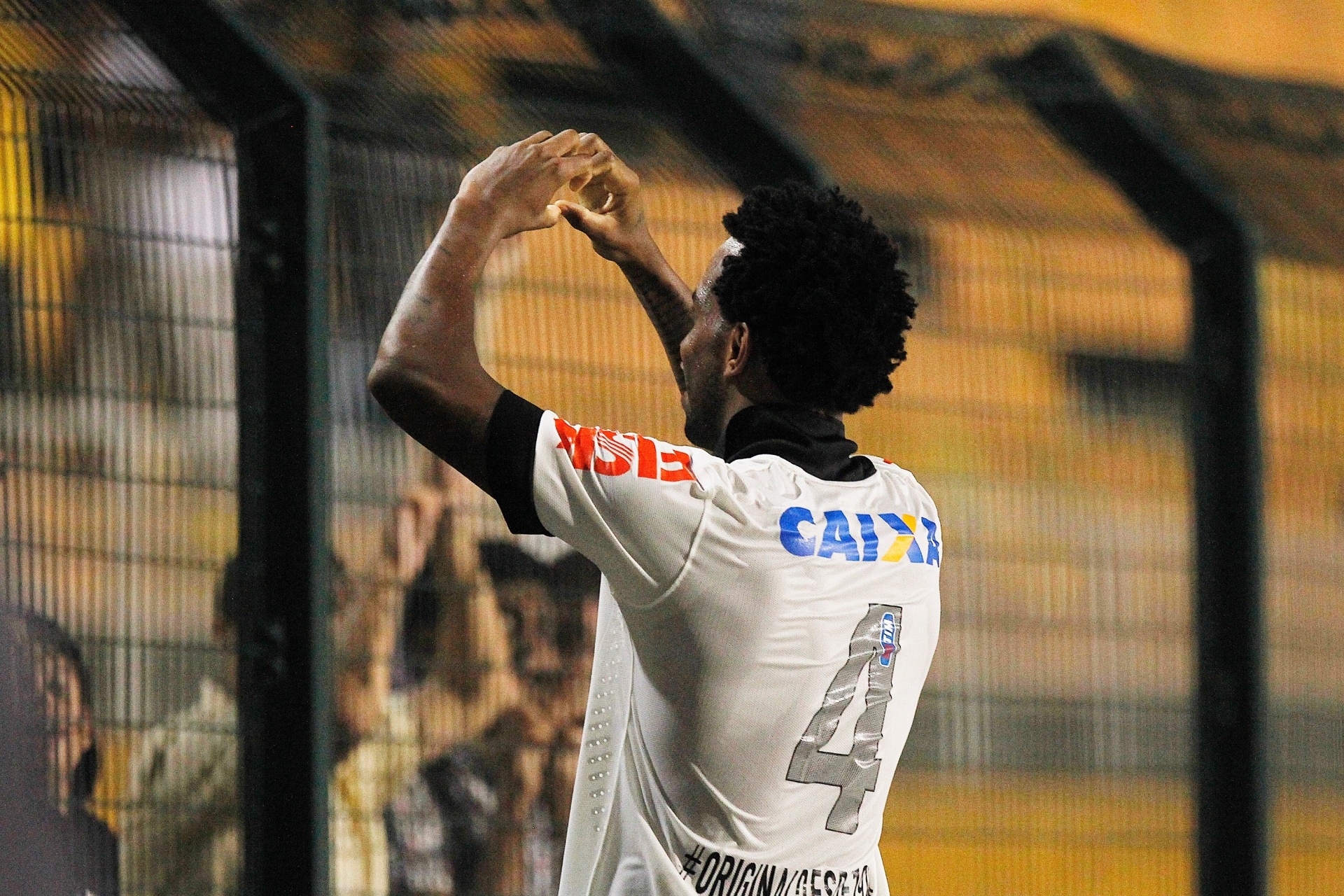 Zagueiro Gil Marca O Primeiro Gol Pelo Corinthians Saiu Essa Zica