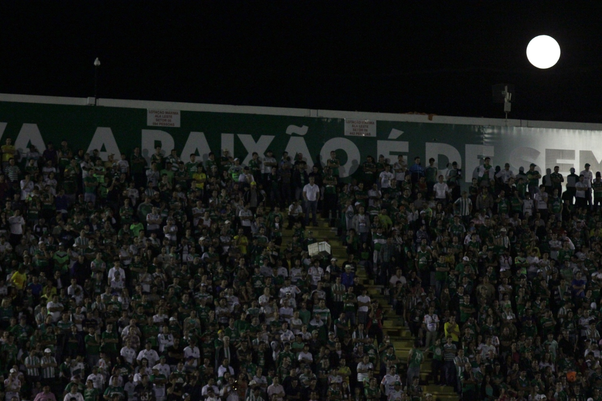 Figueirense Marca No Fim Vence Chapecoense E Deixa A Zona De