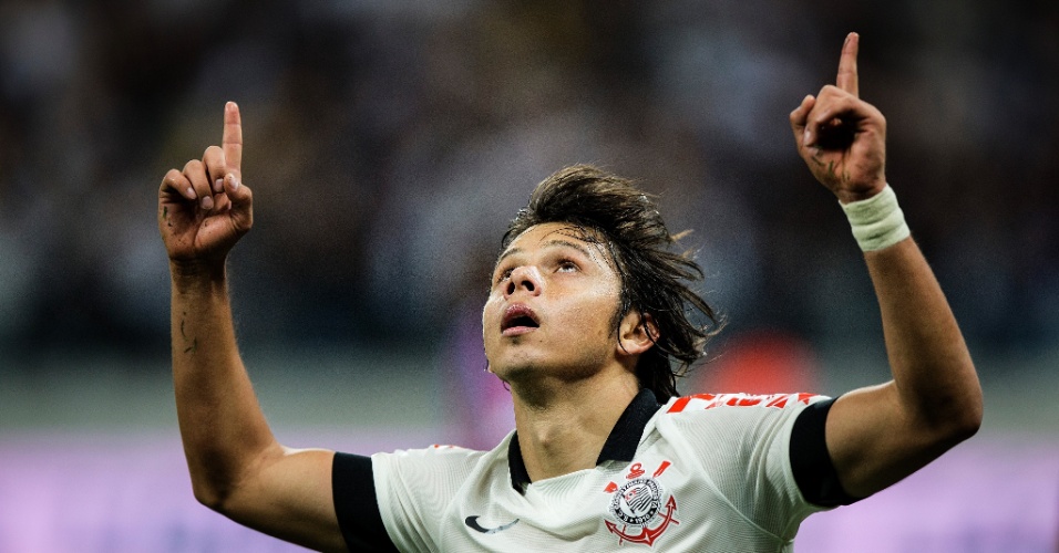GOL DO CORINTHIANS! Romero faz o terceiro